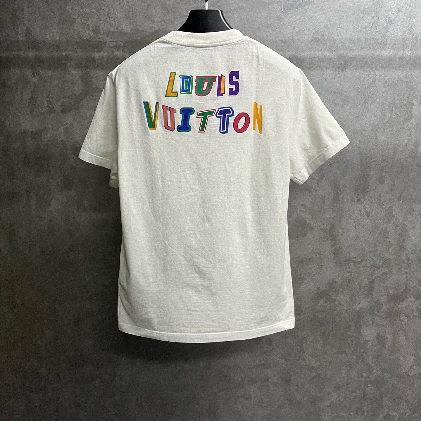 Louis Vuitton Louis Vuitton Retro Printed White T-Shirt m Men Size US M / EU 48-50 / 2 - 2 Thumbnail