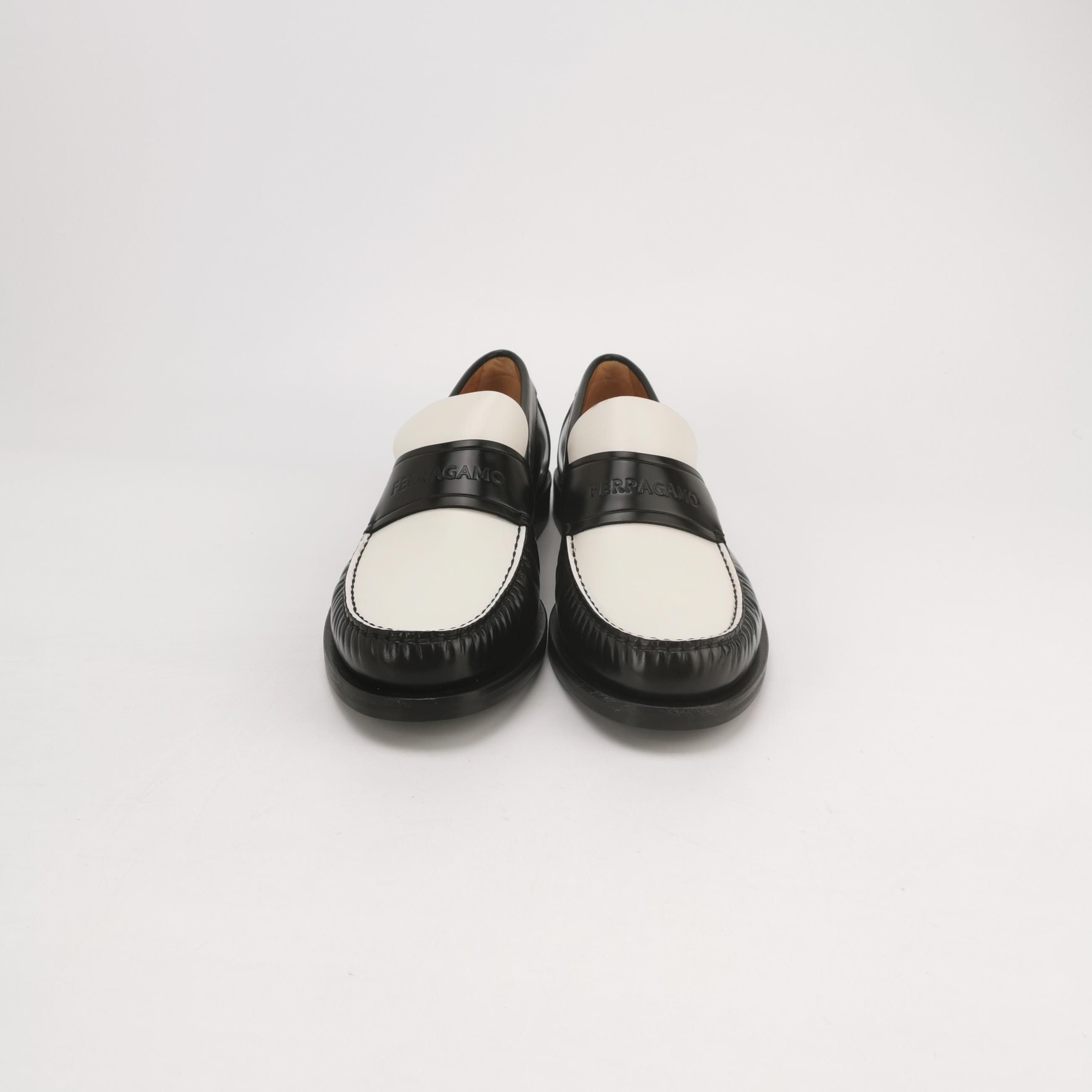 Salvatore Ferragamo Salvatore Ferragamo Bicolor Leather Loafers Size 41.5 Size US 8 / EU 41 - 4 Thumbnail