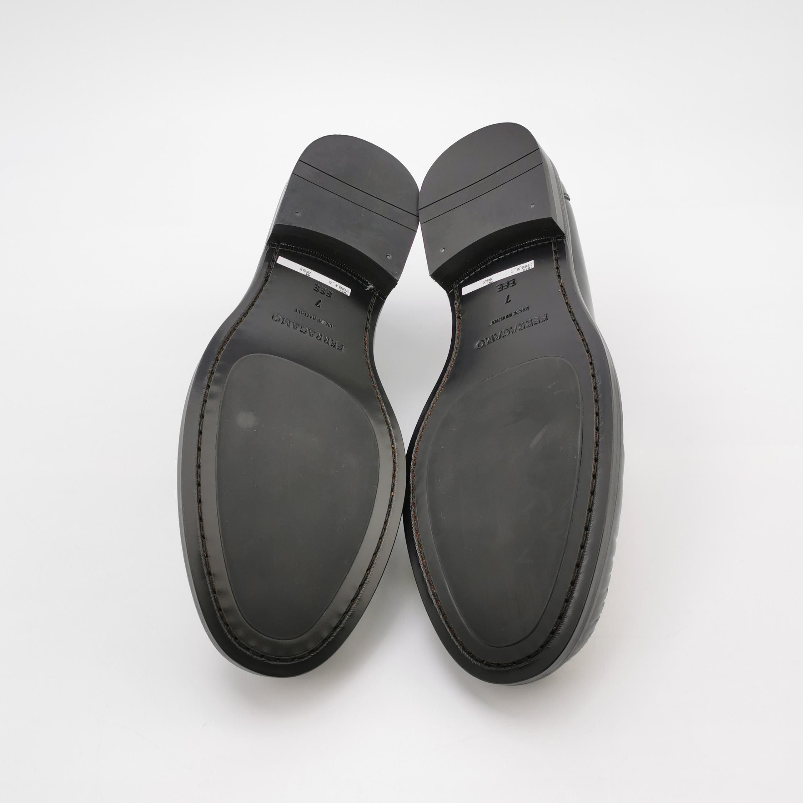 Salvatore Ferragamo Salvatore Ferragamo Bicolor Leather Logo Loafers Size 41 Size US 8 / EU 41 - 6 Thumbnail