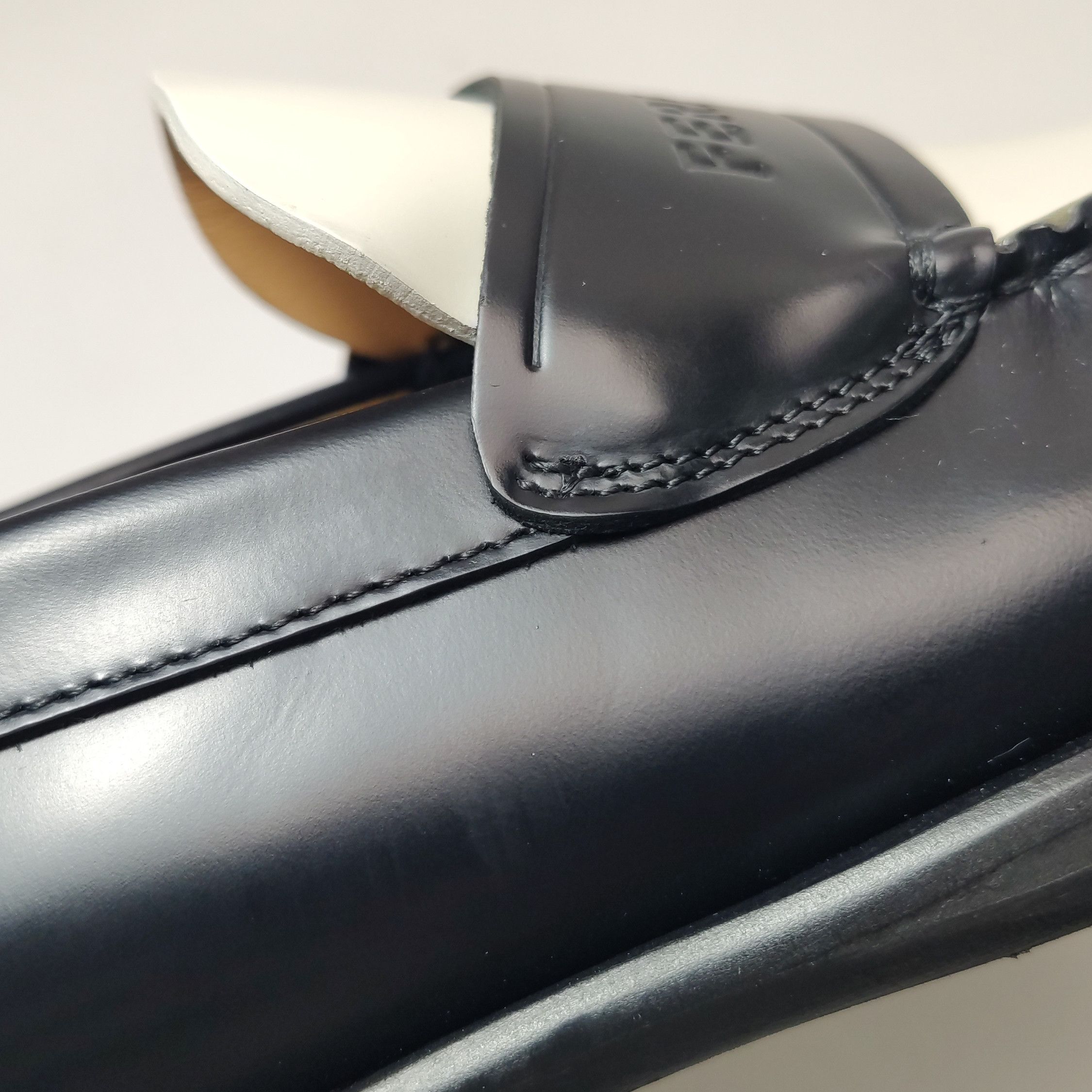 Salvatore Ferragamo Salvatore Ferragamo Bicolor Logo Loafers 39.5 Size US 6 / EU 39 - 9 Thumbnail
