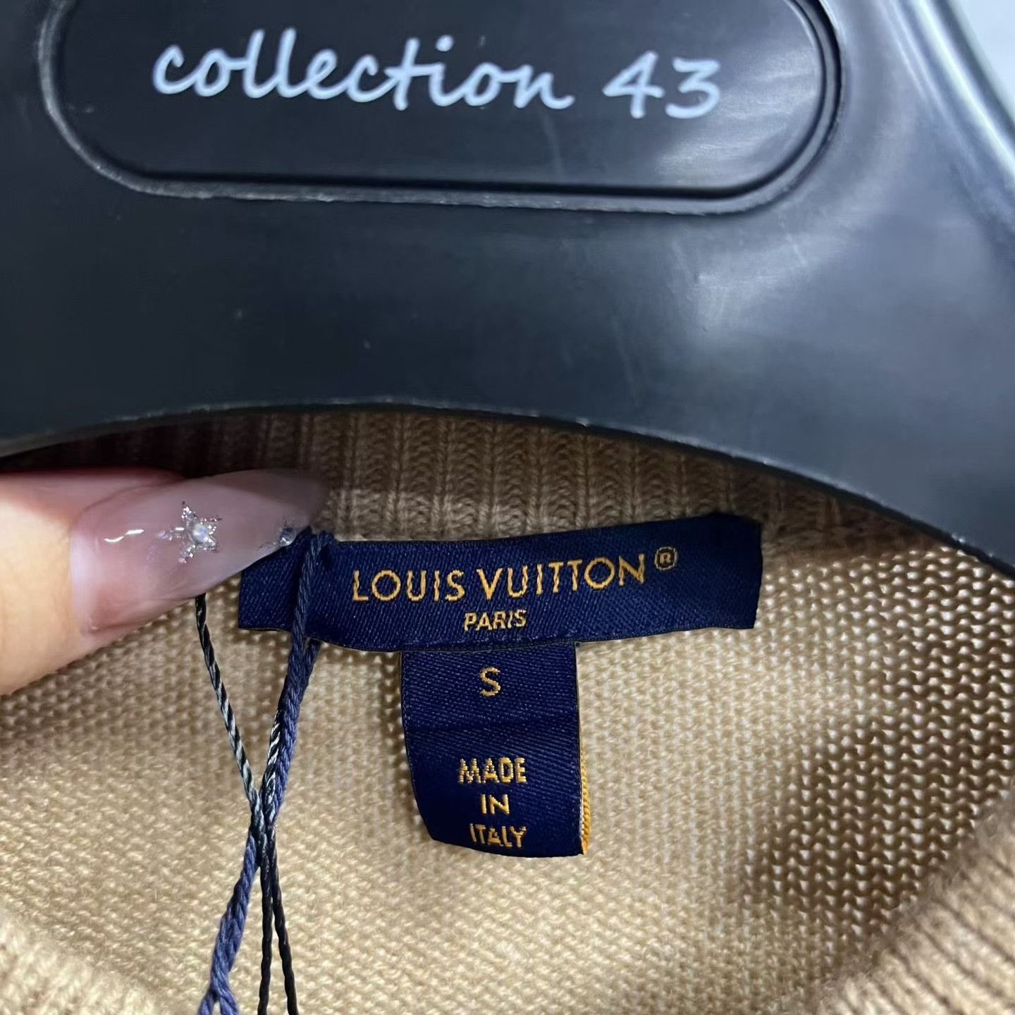 Louis Vuitton Louis Vuitton Retro Beige Sweater s Men Size US S / EU 44-46 / 1 - 4 Thumbnail