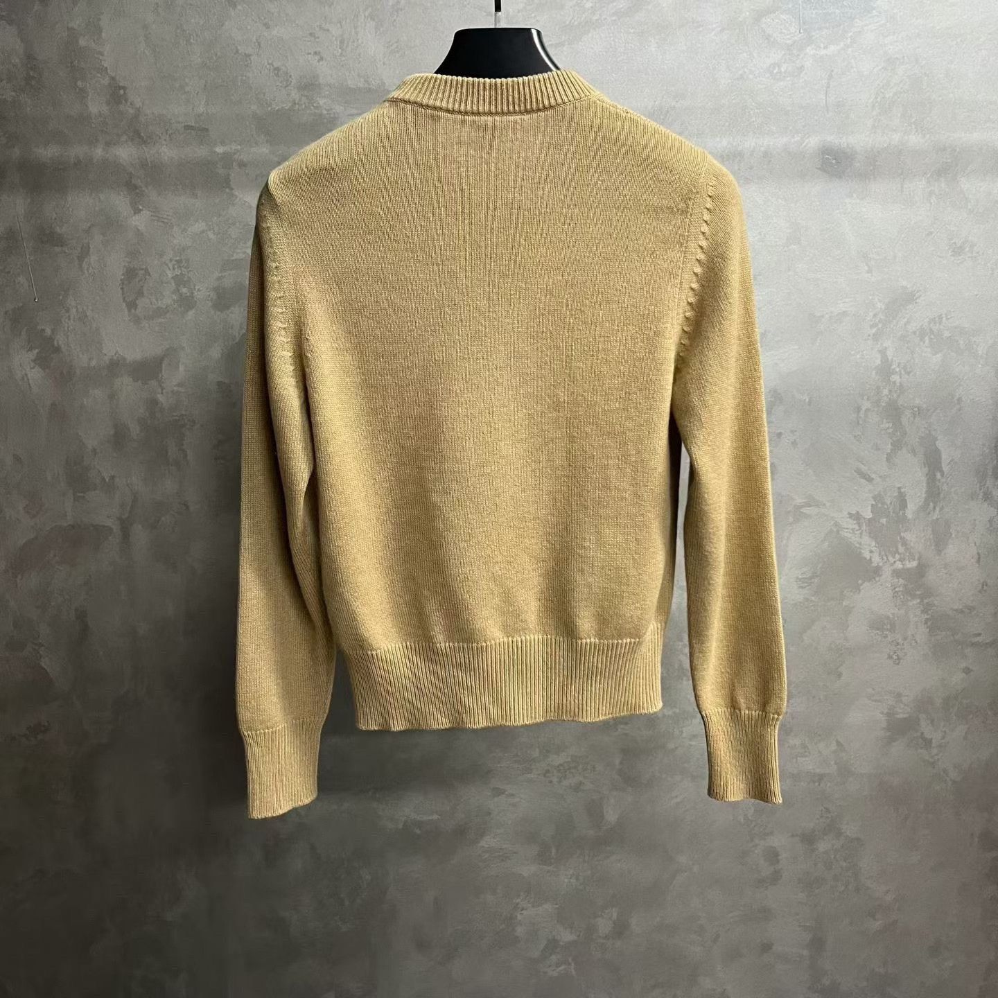 Louis Vuitton Louis Vuitton Retro Beige Sweater s Men Size US S / EU 44-46 / 1 - 2 Thumbnail