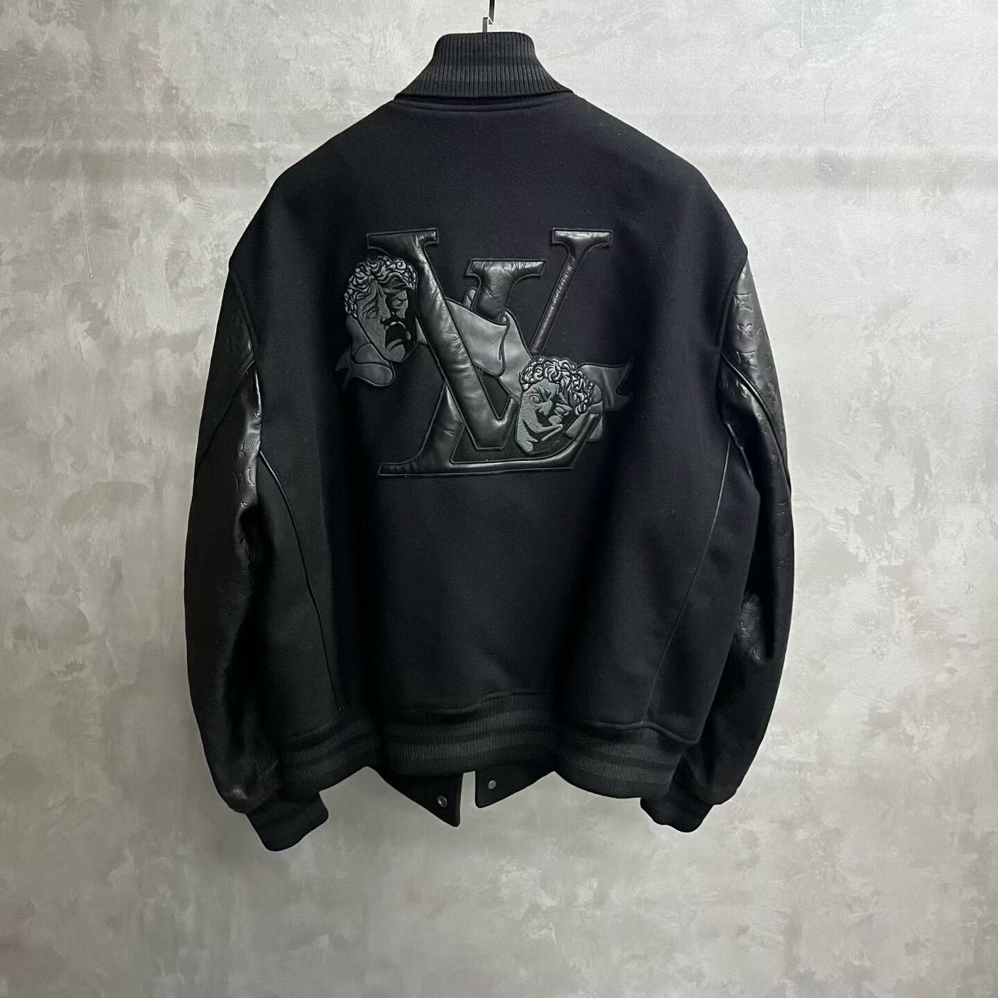 Louis Vuitton Louis Vuitton Retro Embroidered Black Light Jacket l Men Size US L / EU 52-54 / 3 - 2 Thumbnail