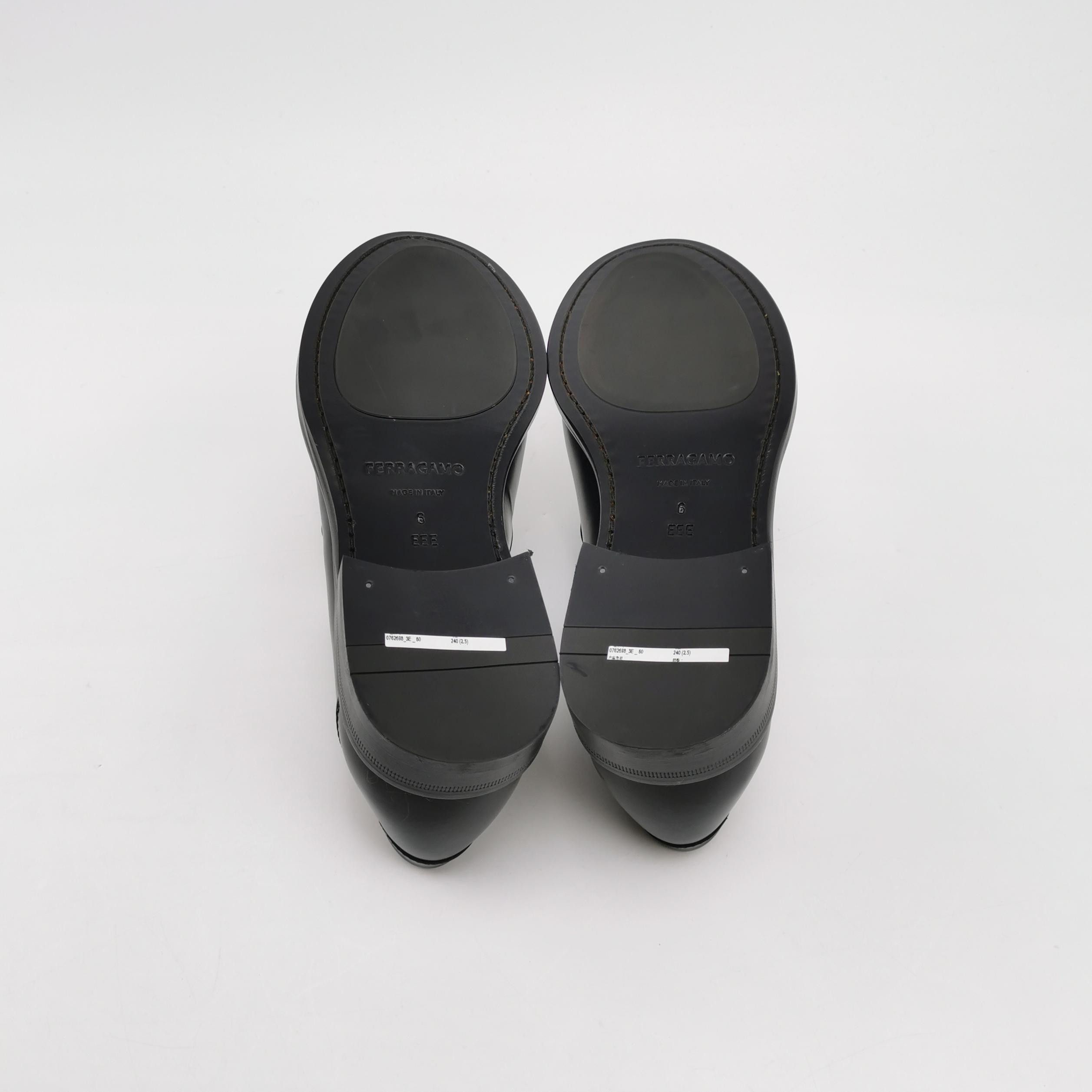 Salvatore Ferragamo Salvatore Ferragamo Two-Tone Logo Loafers Size 7 Size US 7 / EU 40 - 6 Thumbnail