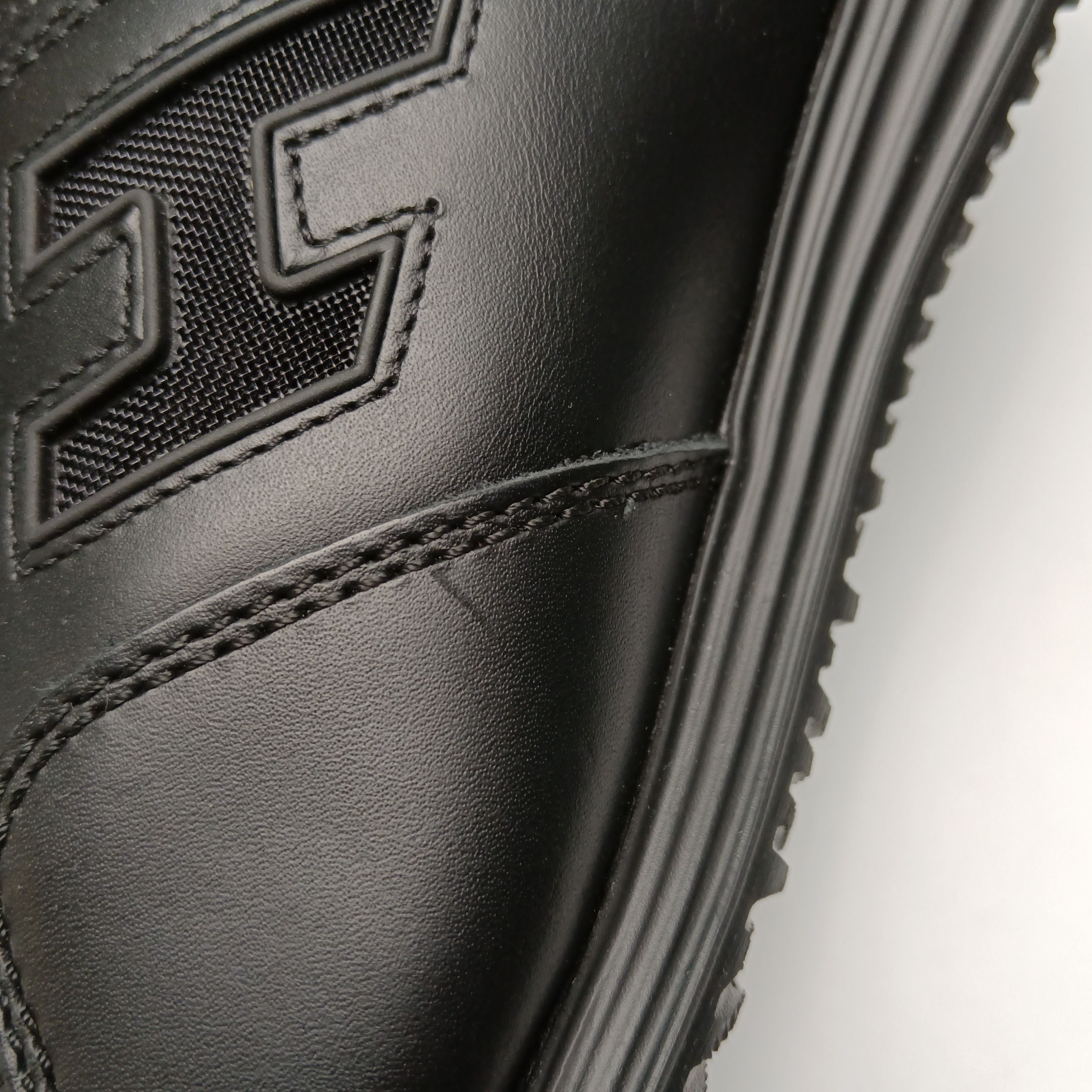 Hogan Hogan Leather Perforated Logo Sneakers 41.5 Size US 8 / EU 41 - 9 Thumbnail