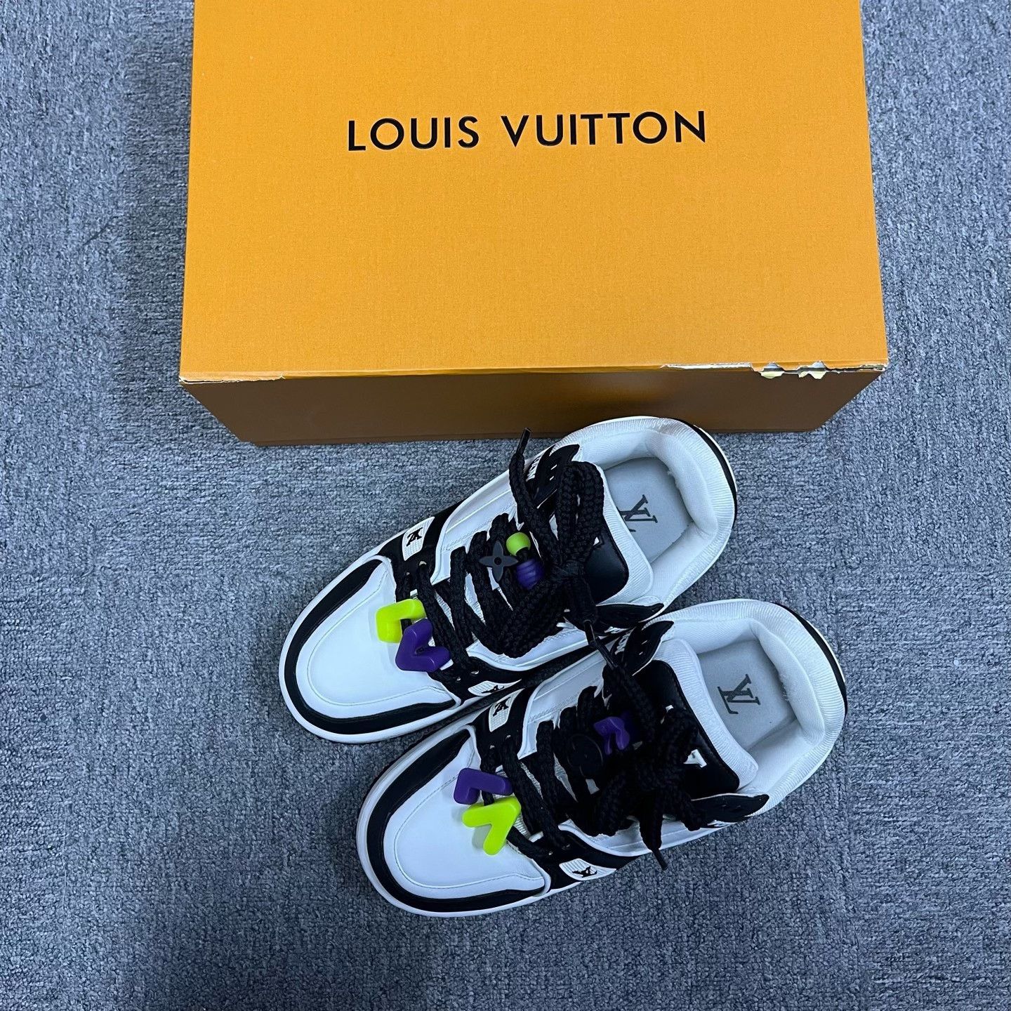 Louis Vuitton Louis Vuitton White Lowtop Sneakers 9 Men Size US 9 / EU 42 - 3 Thumbnail
