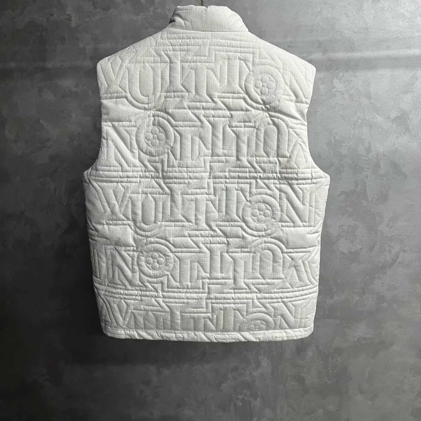Louis Vuitton Louis Vuitton Down White Tank Top l Men Size US L / EU 52-54 / 3 - 2 Thumbnail