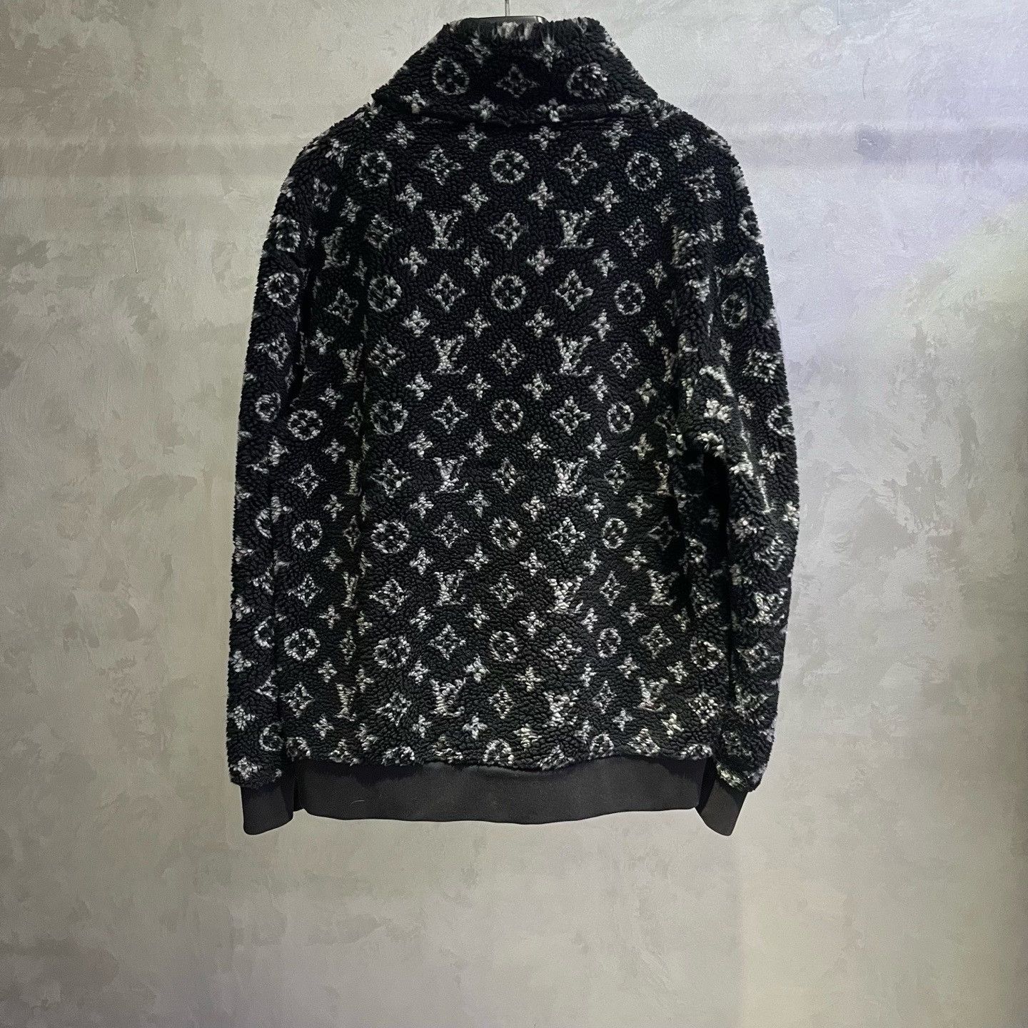Louis Vuitton Louis Vuitton Fleece Black Hoodie xl Men Size US XL / EU 56 / 4 - 2 Thumbnail