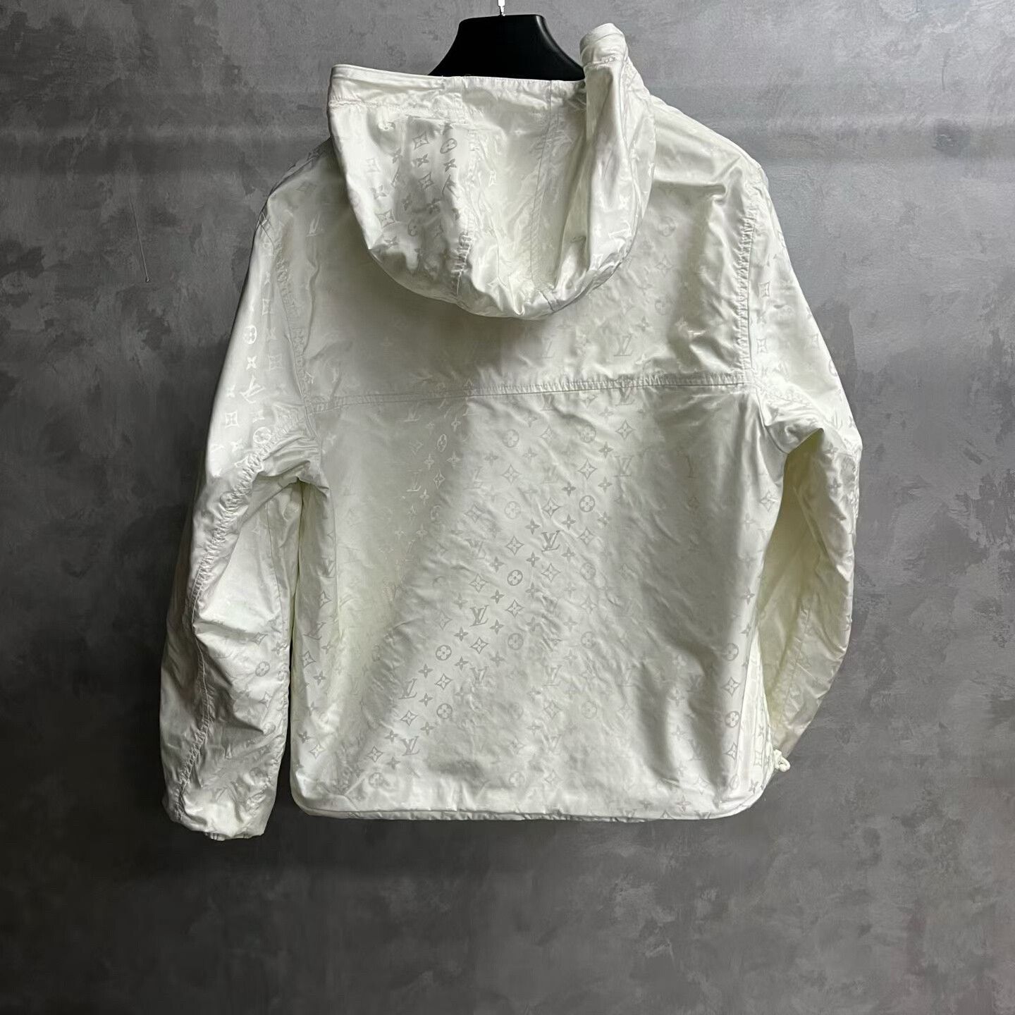 Louis Vuitton Louis Vuitton Casual White Light Jacket s Men Size US S / EU 44-46 / 1 - 4 Thumbnail