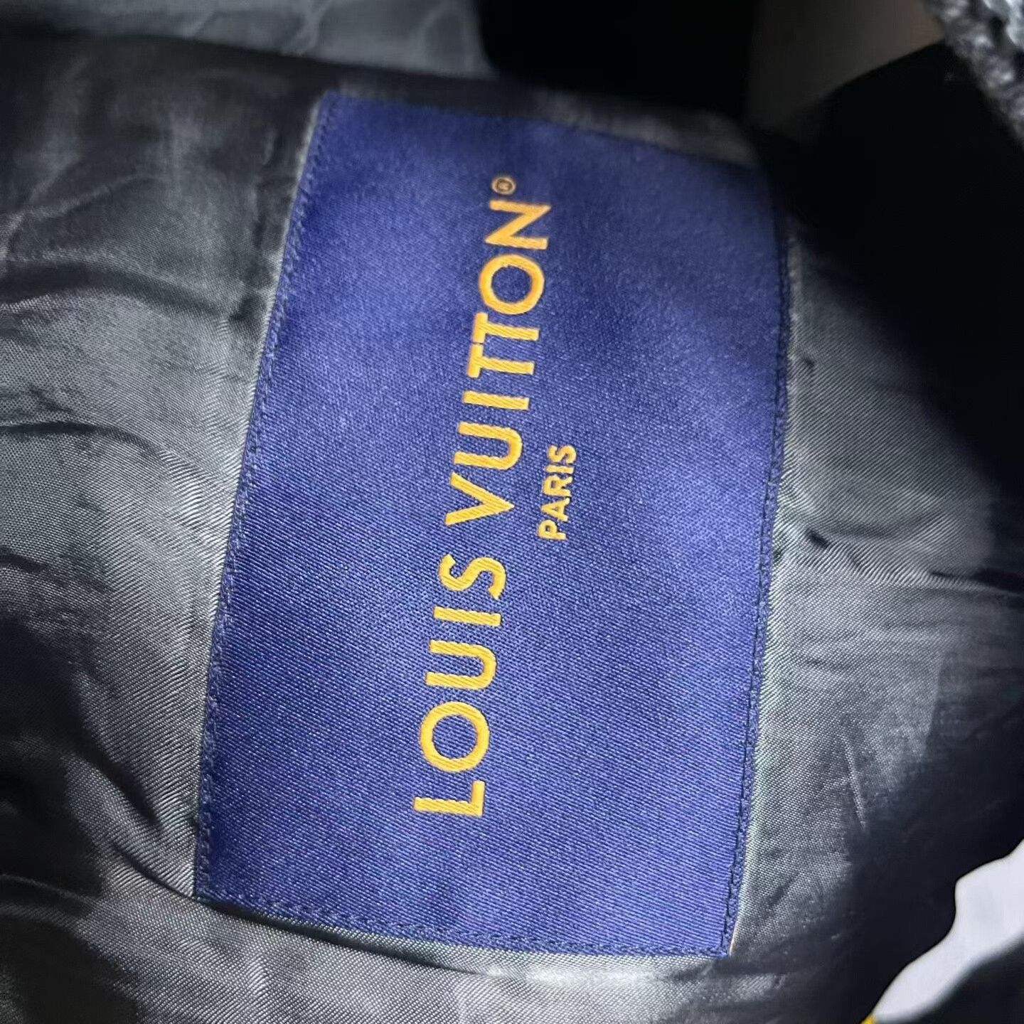 Louis Vuitton Louis Vuitton Printed Multi Light Jacket s Men Size US S / EU 44-46 / 1 - 4 Thumbnail