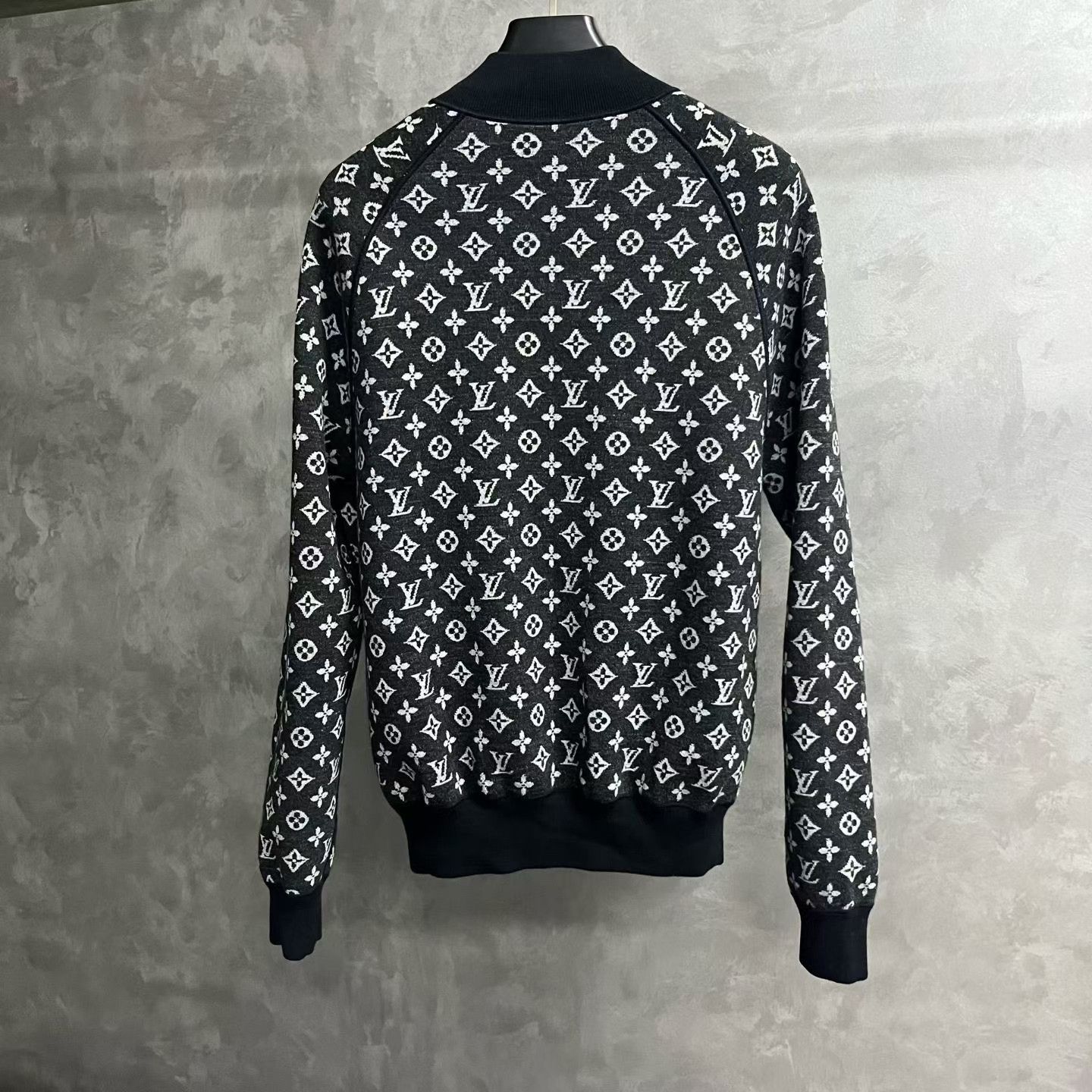 Louis Vuitton Louis Vuitton Printed Black Light Jacket l Men Size US L / EU 52-54 / 3 - 2 Thumbnail