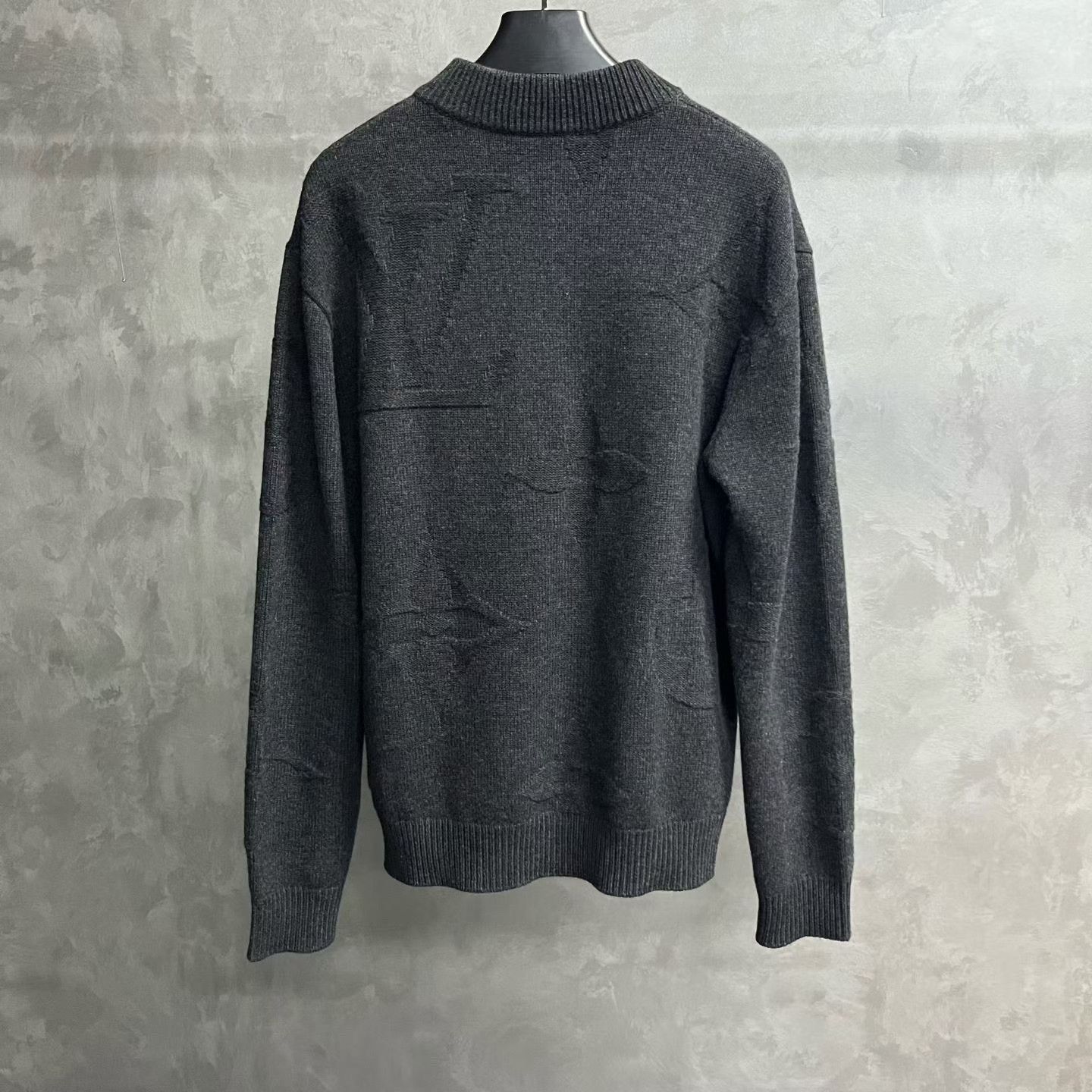 Louis Vuitton Louis Vuitton Gray Sweater xl Men Size US XL / EU 56 / 4 - 2 Thumbnail