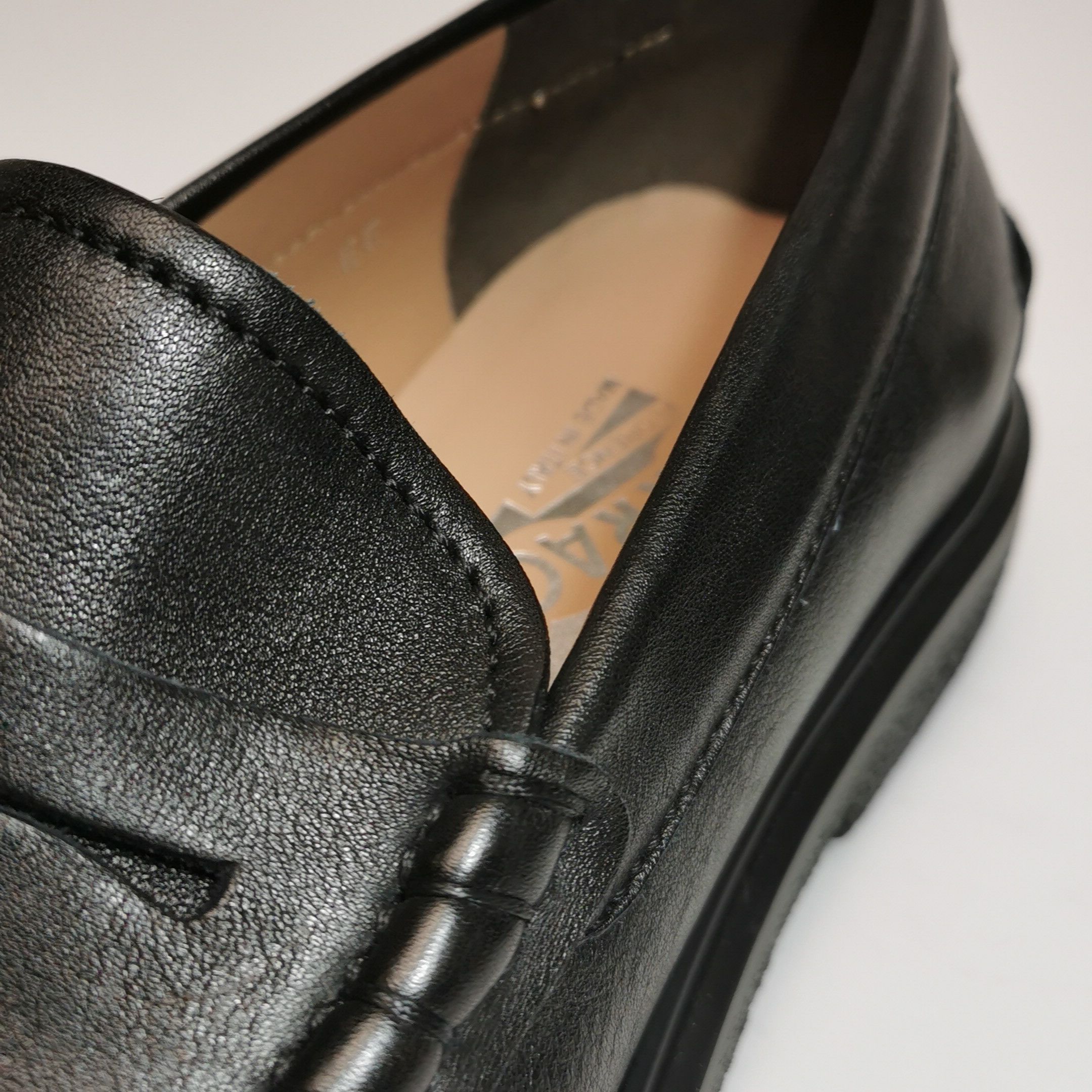 Salvatore Ferragamo Ferragamo Black Leather Low Heel Loafers IT 39 Size US 9 / IT 39 - 11 Thumbnail
