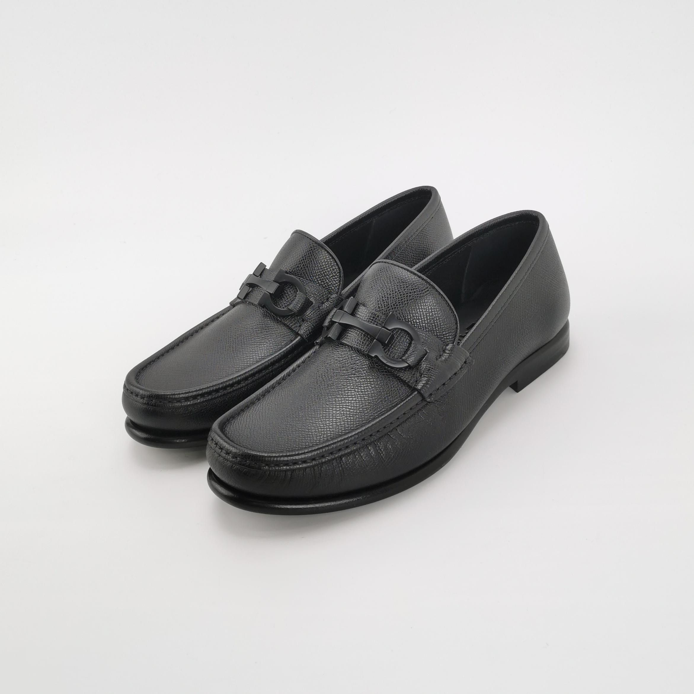 Salvatore Ferragamo Salvatore Ferragamo Gancini Buckle Leather Loafers US 7.5 Size US 7 / EU 40 - 3 Thumbnail