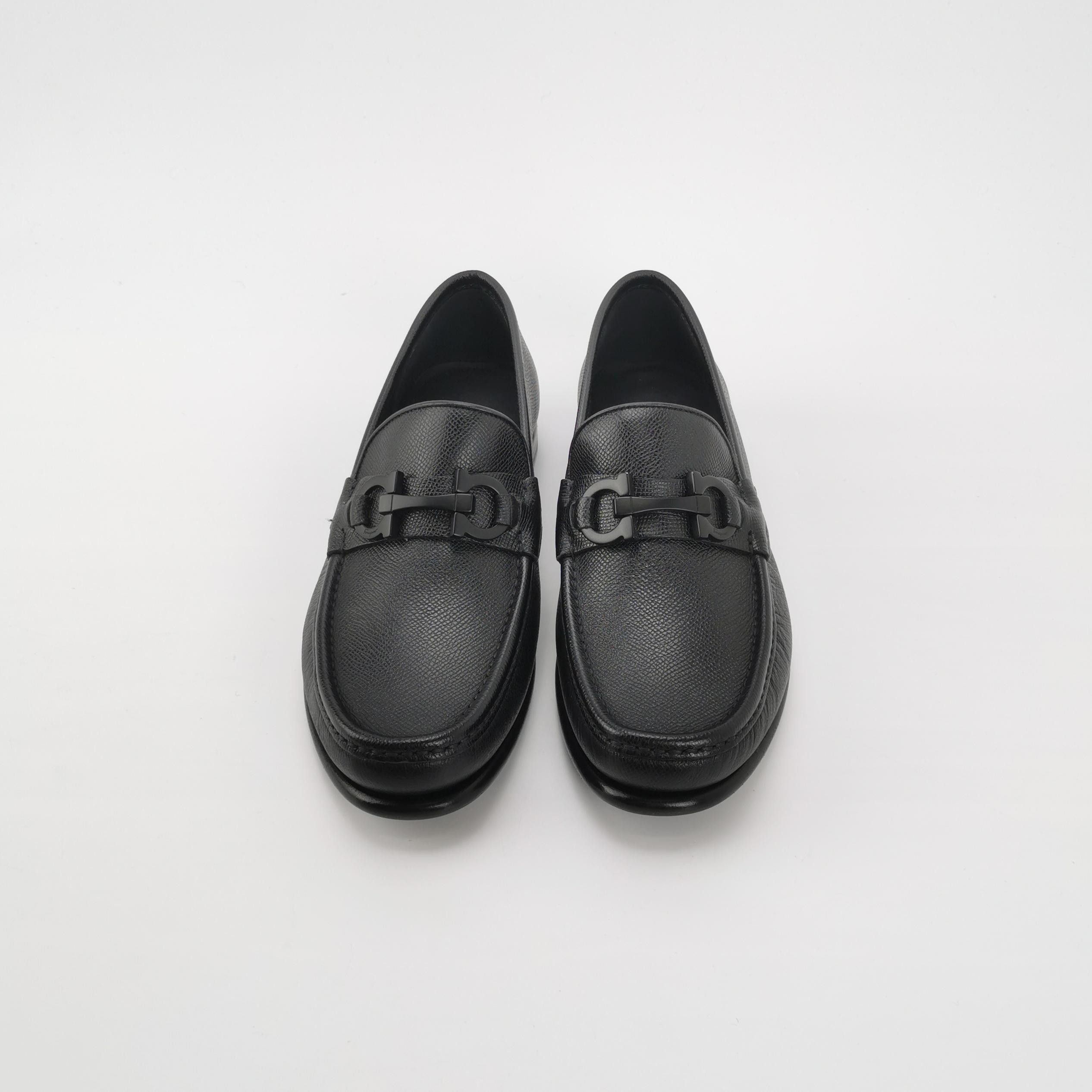 Salvatore Ferragamo Salvatore Ferragamo Gancini Buckle Leather Loafers US 7.5 Size US 7 / EU 40 - 4 Thumbnail