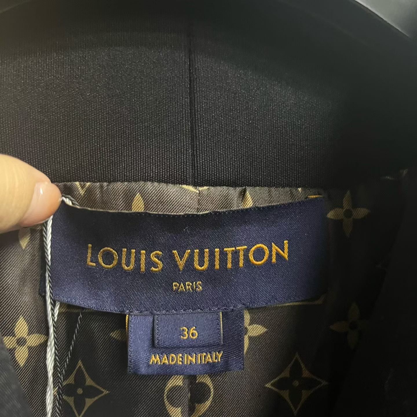Louis Vuitton Louis Vuitton Black Coat S Women Size S / US 4 / IT 40 - 3 Thumbnail