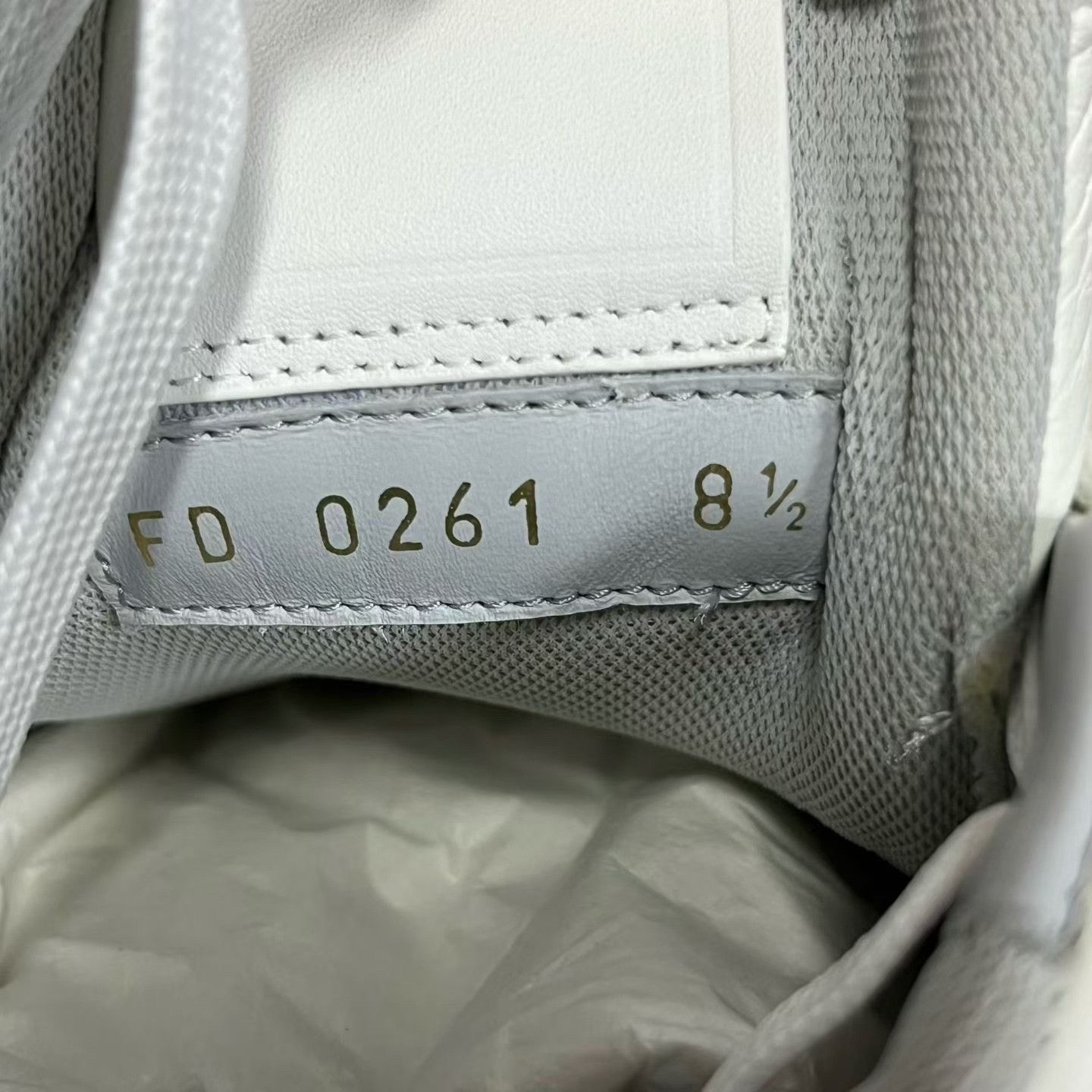 Louis Vuitton Louis Vuitton Training White Lowtop Sneakers 9.5 Men Size US 9.5 / EU 42-43 - 6 Thumbnail