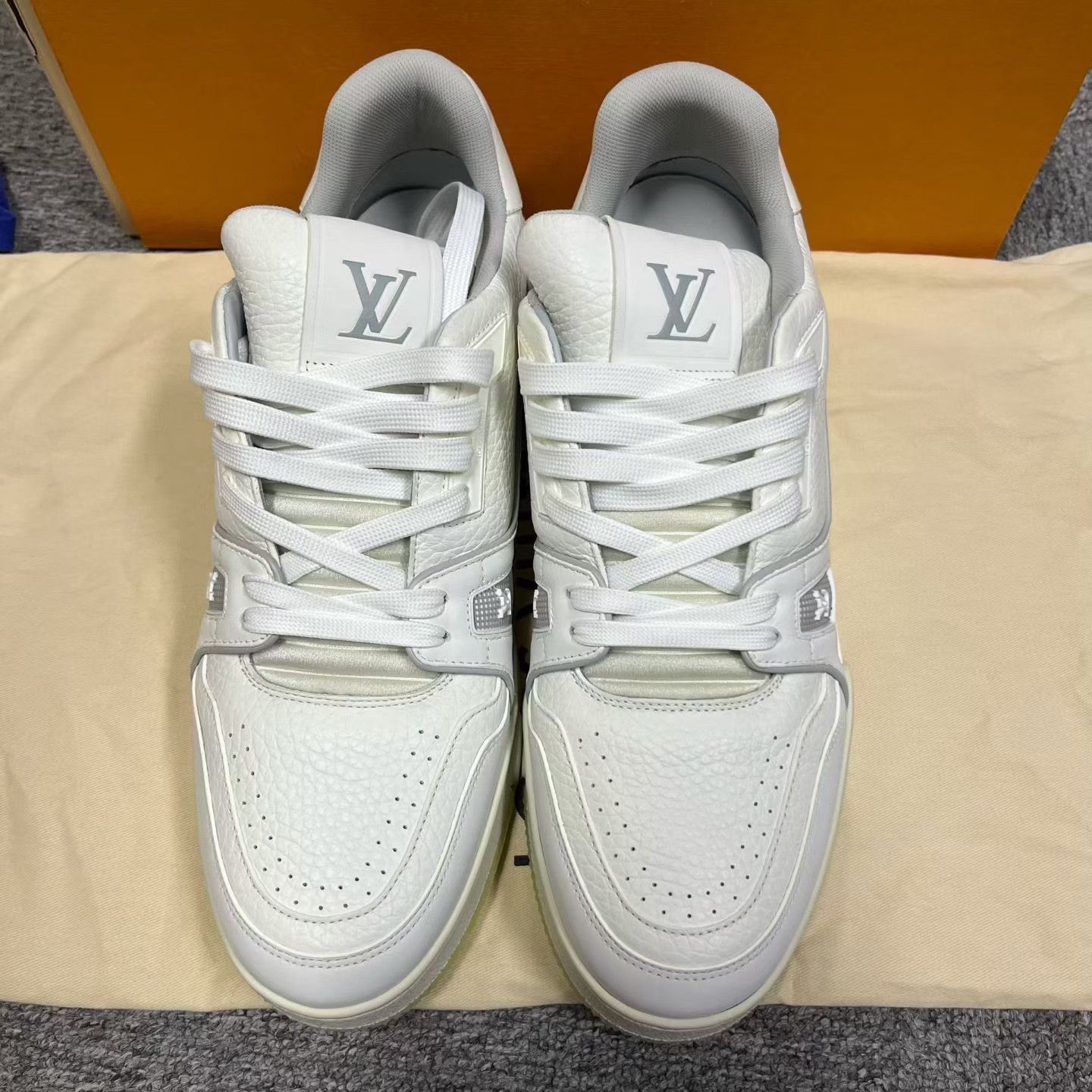 Louis Vuitton Louis Vuitton Training White Lowtop Sneakers 9.5 Men Size US 9.5 / EU 42-43 - 3 Thumbnail