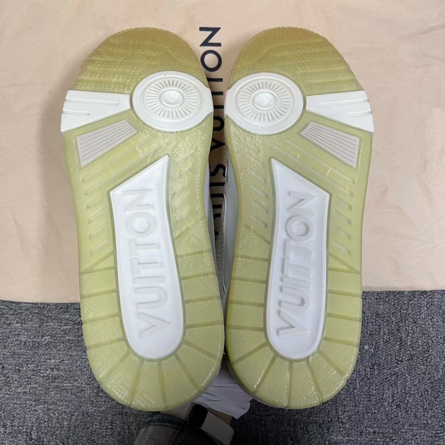Louis Vuitton Louis Vuitton Training White Lowtop Sneakers 9.5 Men Size US 9.5 / EU 42-43 - 5 Thumbnail