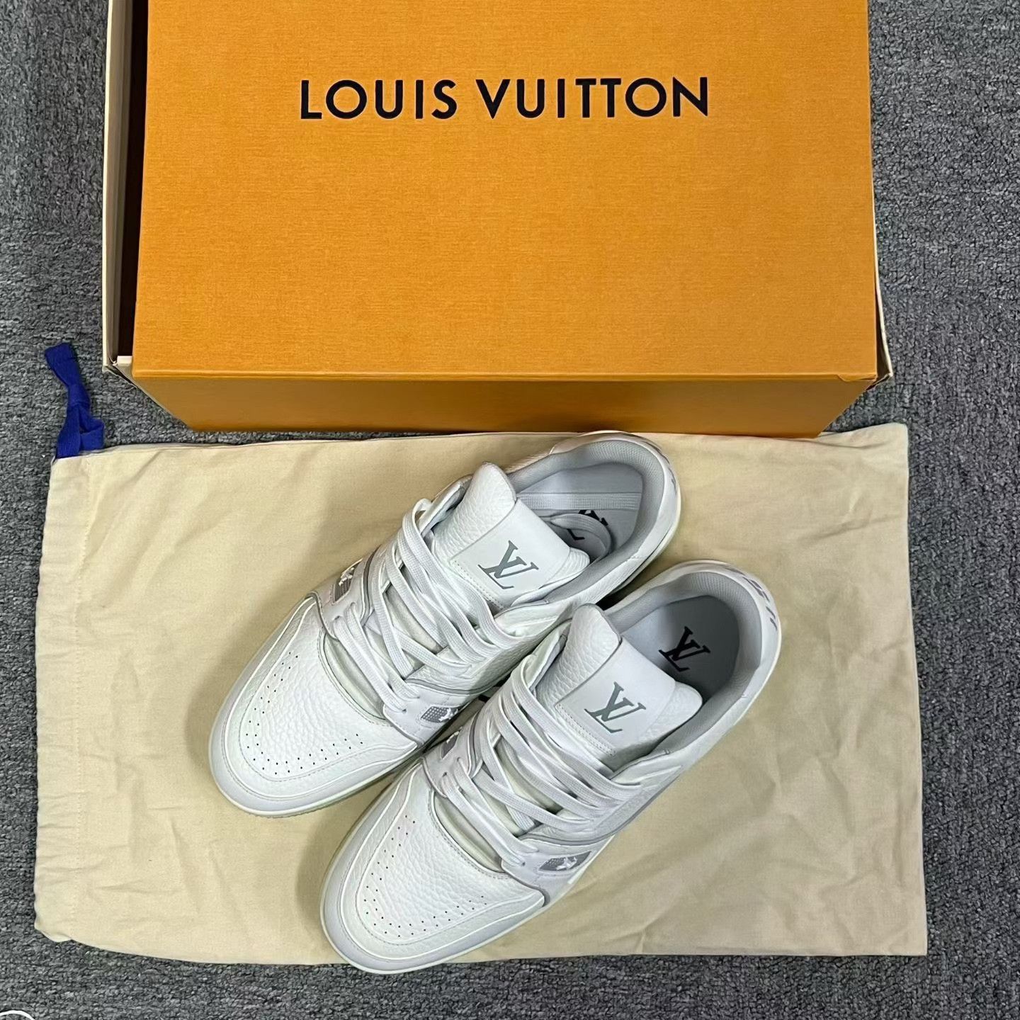 Louis Vuitton Louis Vuitton Training White Lowtop Sneakers 9.5 Men Size US 9.5 / EU 42-43 - 2 Thumbnail