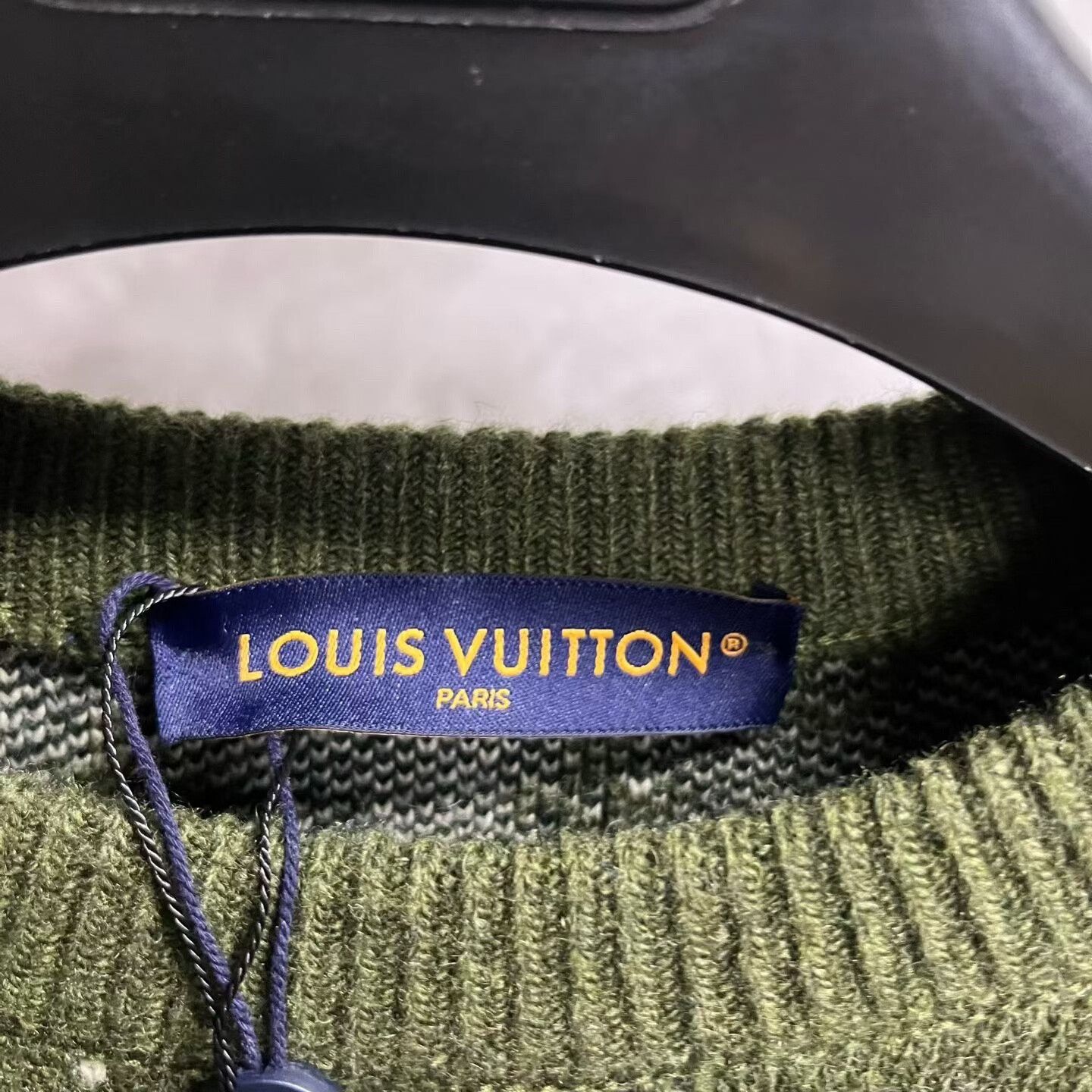 Louis Vuitton Louis Vuitton Printed Sweater m Men Size US M / EU 48-50 / 2 - 3 Thumbnail