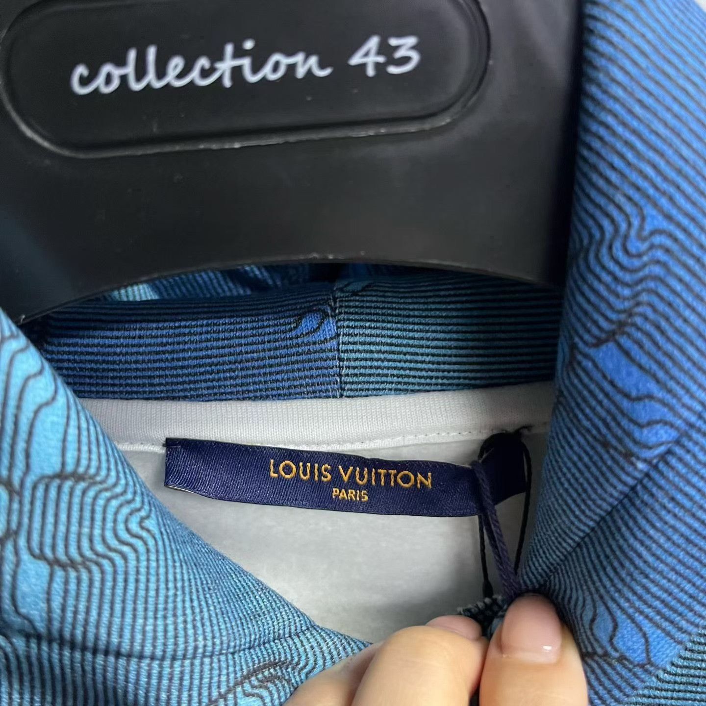 Louis Vuitton Louis Vuitton Retro Blue Hoodie s Men Size US S / EU 44-46 / 1 - 4 Thumbnail