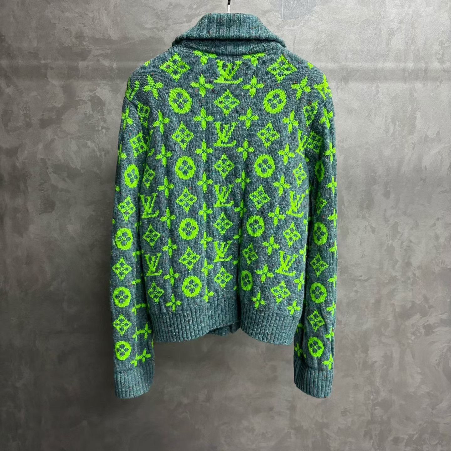 Louis Vuitton Louis Vuitton Limited Green Sweater m Men Size US M / EU 48-50 / 2 - 2 Thumbnail