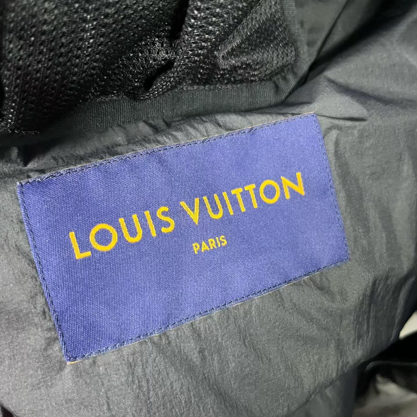 Louis Vuitton Louis Vuitton Down Gray Heavy Coat l Men Size US L / EU 52-54 / 3 - 3 Thumbnail