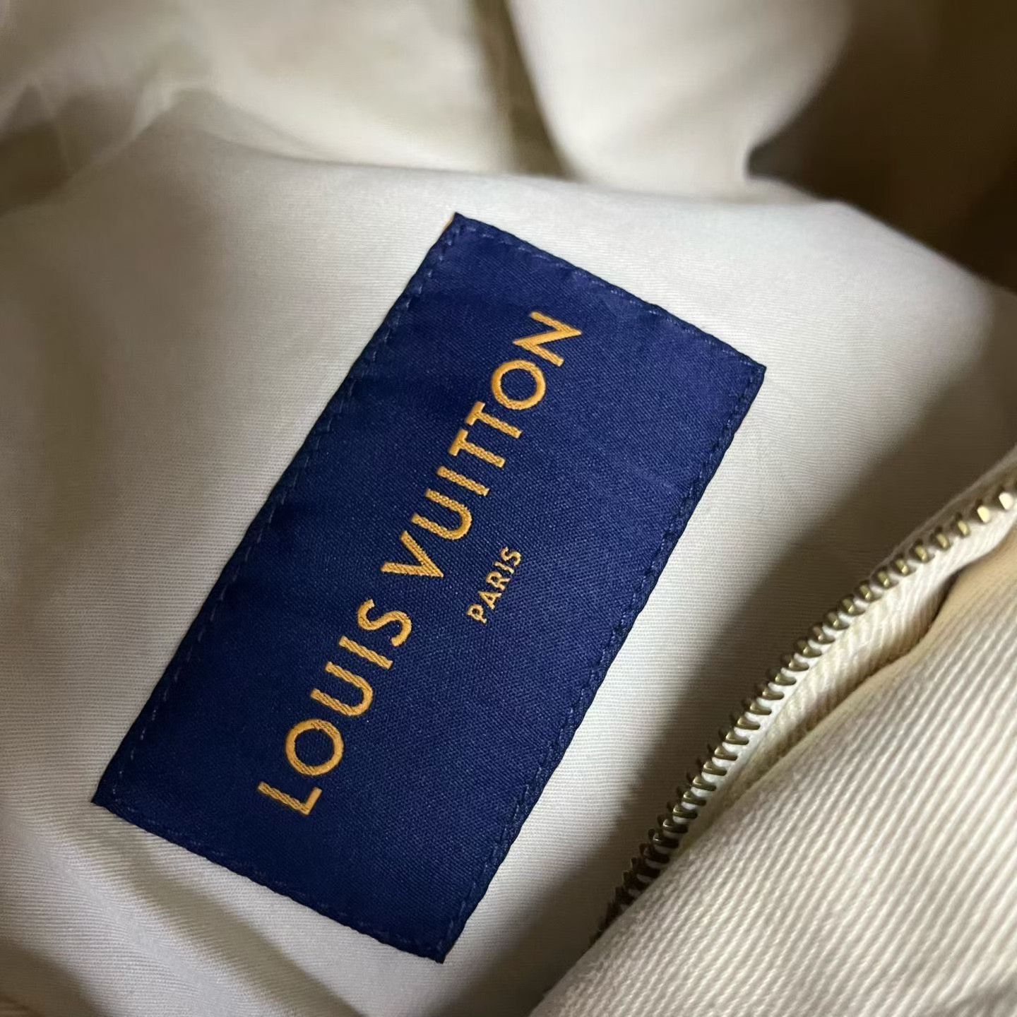 Louis Vuitton Louis Vuitton White Light Jacket s Men Size US S / EU 44-46 / 1 - 3 Thumbnail
