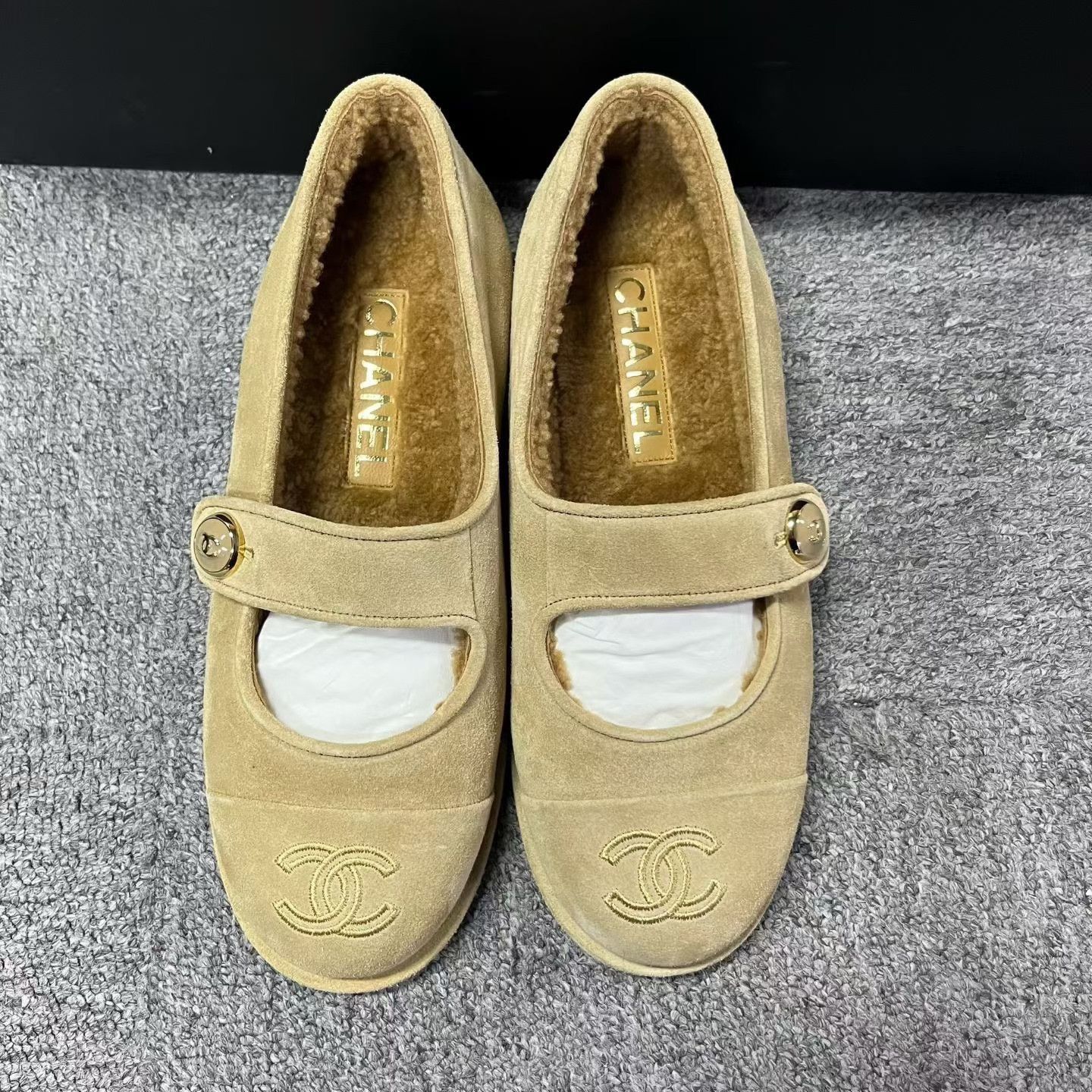 Chanel Chanel Beige Lowtop Sneakers us_6 Women Size US 6 / IT 36 - 4 Thumbnail