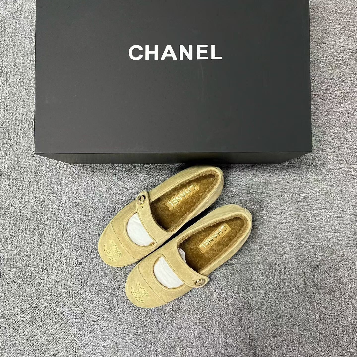 Chanel Chanel Beige Lowtop Sneakers us_6 Women Size US 6 / IT 36 - 2 Thumbnail