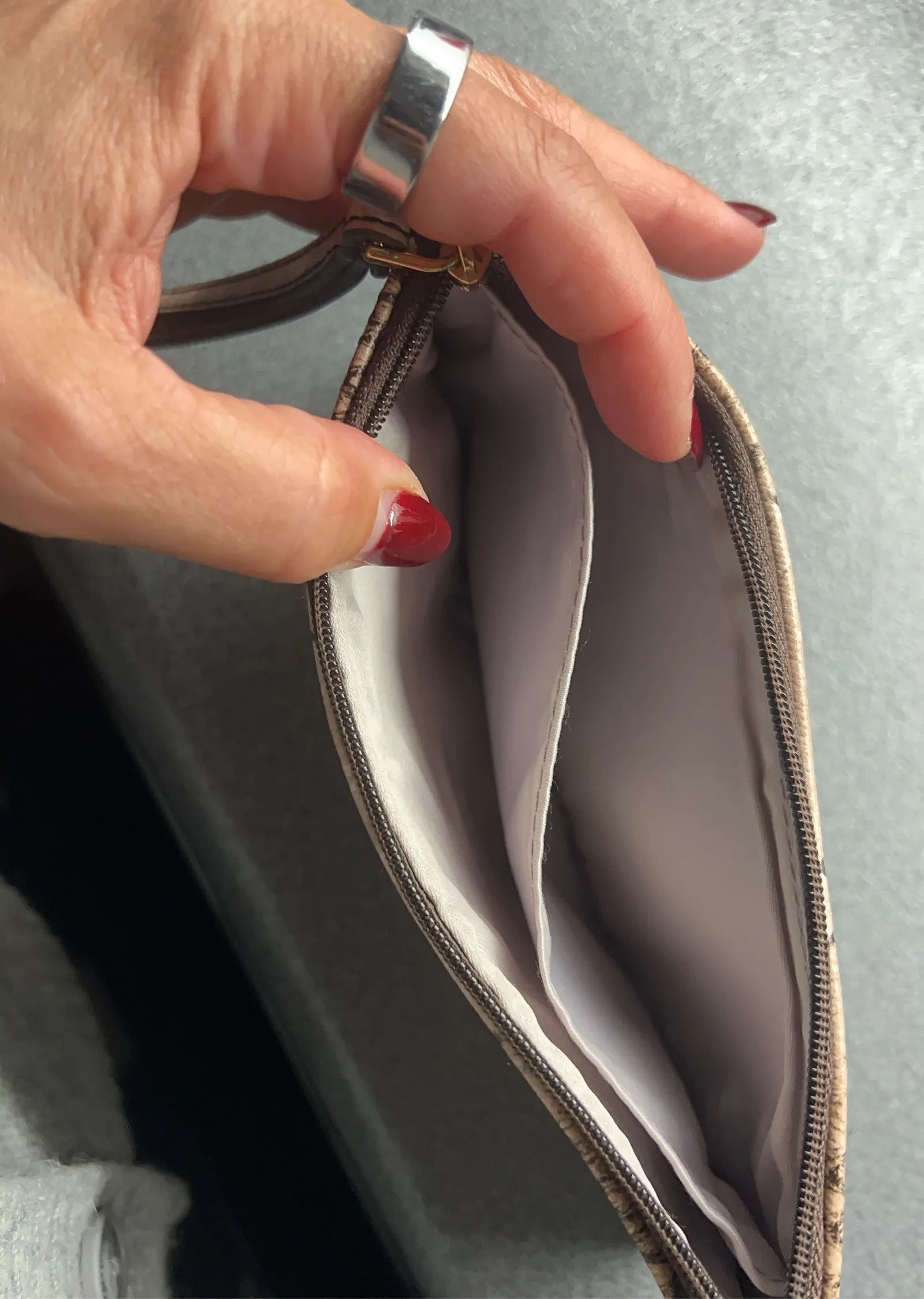Victoria's Secret Victoria’s Secret Clutch. bag Size ONE SIZE - 3 Thumbnail