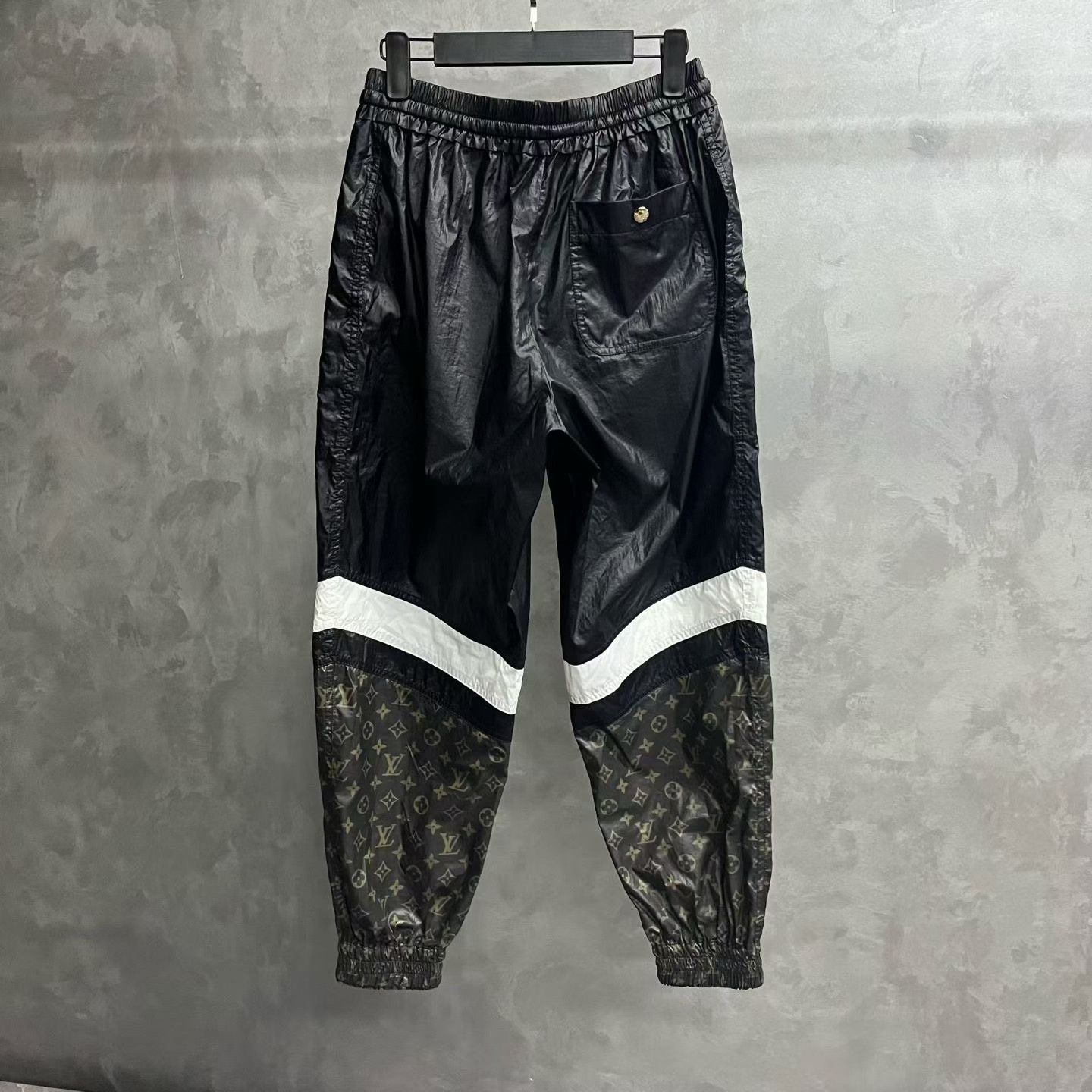 Louis Vuitton Louis Vuitton Retro Printed Black Pants 24 Women Size 24" / US 00 / IT 34 - 2 Thumbnail