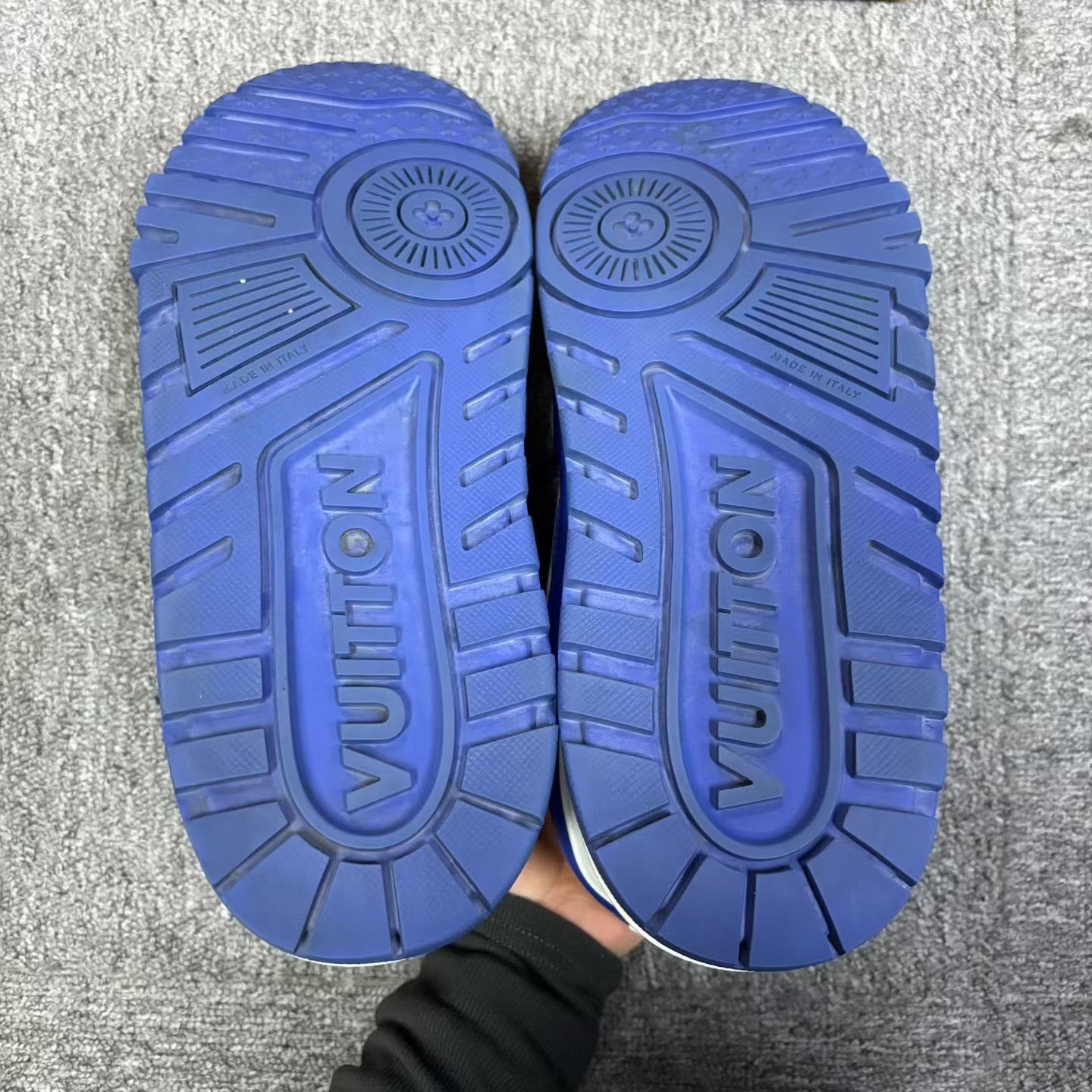 Louis Vuitton Louis Vuitton Blue Lowtop Sneakers 9 Men Size US 9 / EU 42 - 6 Thumbnail