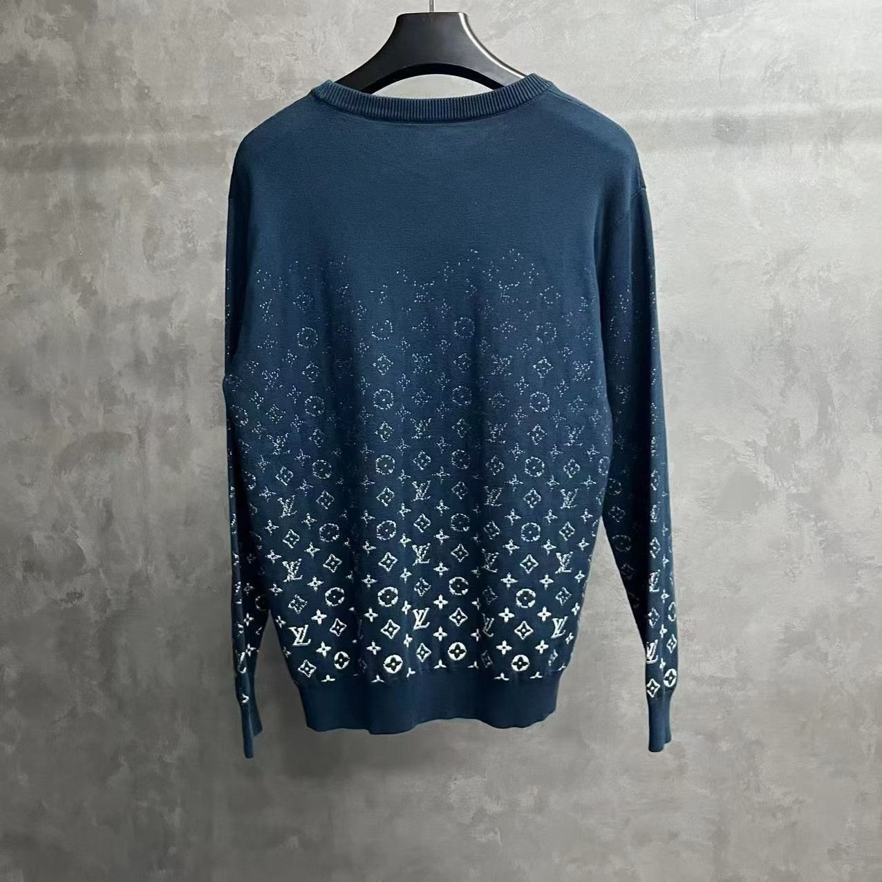 Louis Vuitton Louis Vuitton Retro Gradient Multi Sweater m Men Size US M / EU 48-50 / 2 - 2 Thumbnail