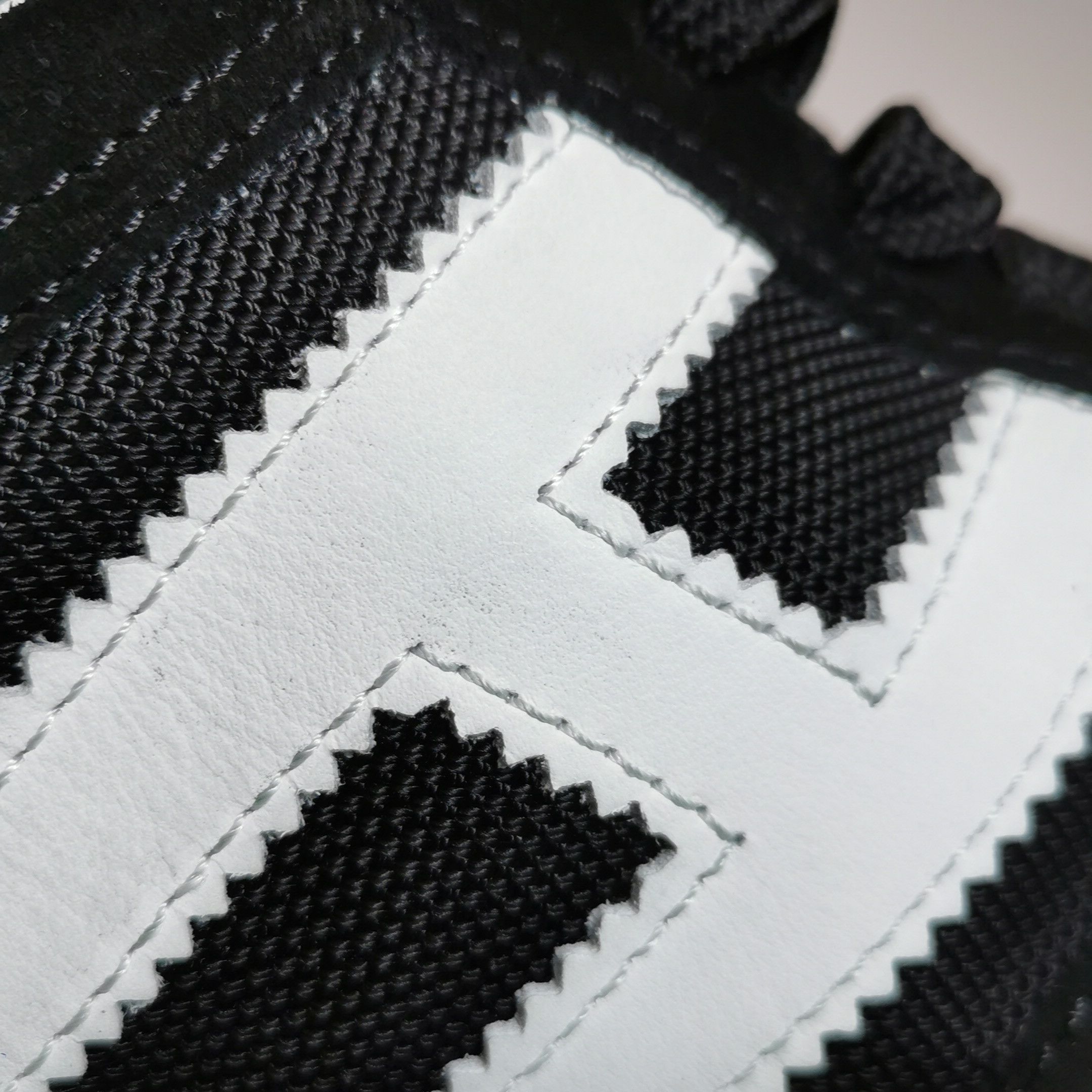 Hogan Hogan Suede Panel Logo Sneakers EU 41 Size US 8 / EU 41 - 8 Thumbnail