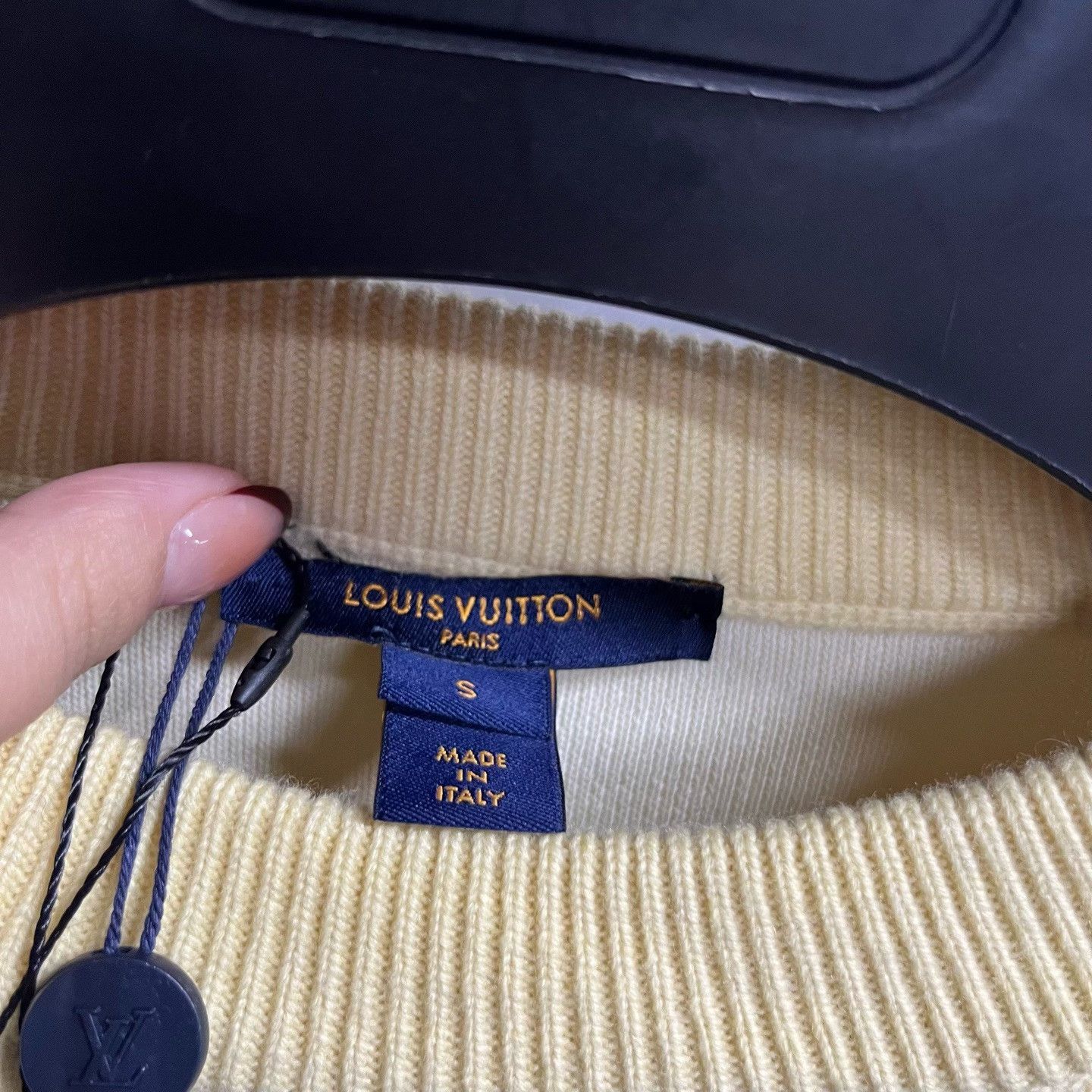 Louis Vuitton Louis Vuitton Beige Hoodie s Men Size US S / EU 44-46 / 1 - 3 Thumbnail