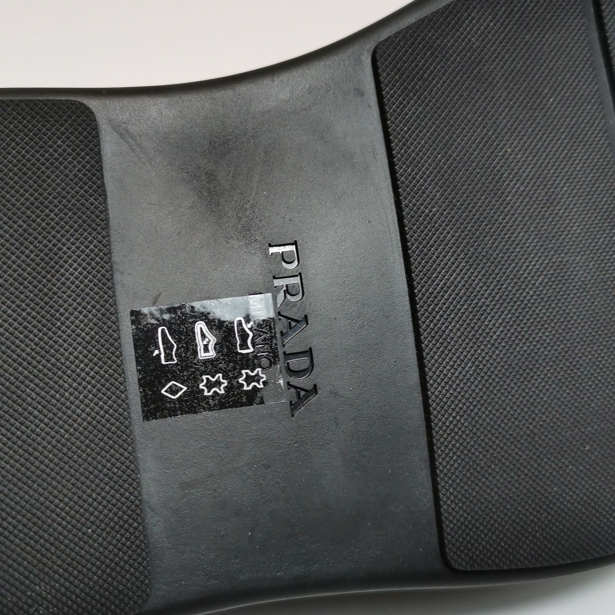 Prada Prada Logo Leather Flip Flops EU 40 Size US 7 / EU 40 - 11 Thumbnail