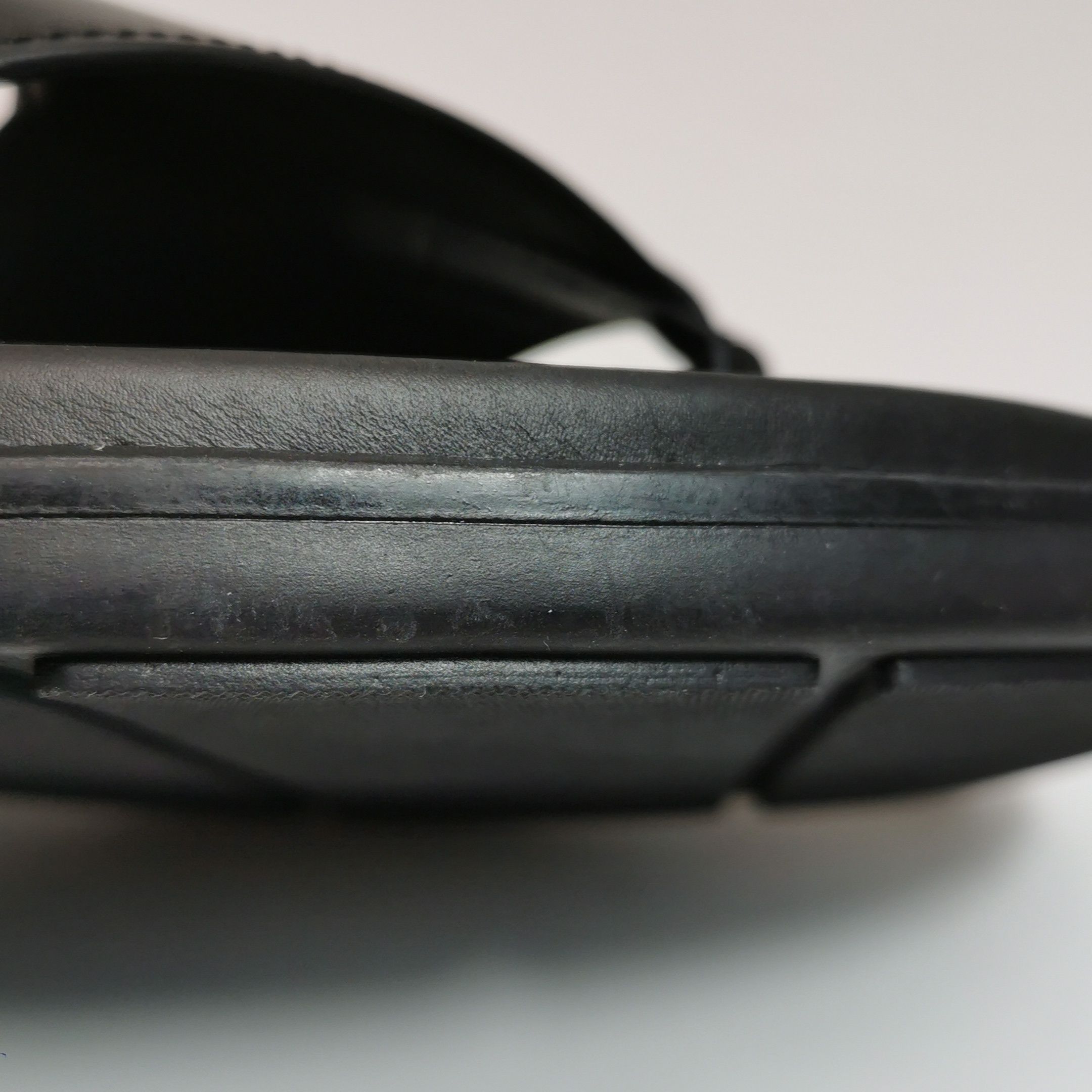 Prada Prada Logo Leather Flip Flops EU 40 Size US 7 / EU 40 - 10 Thumbnail
