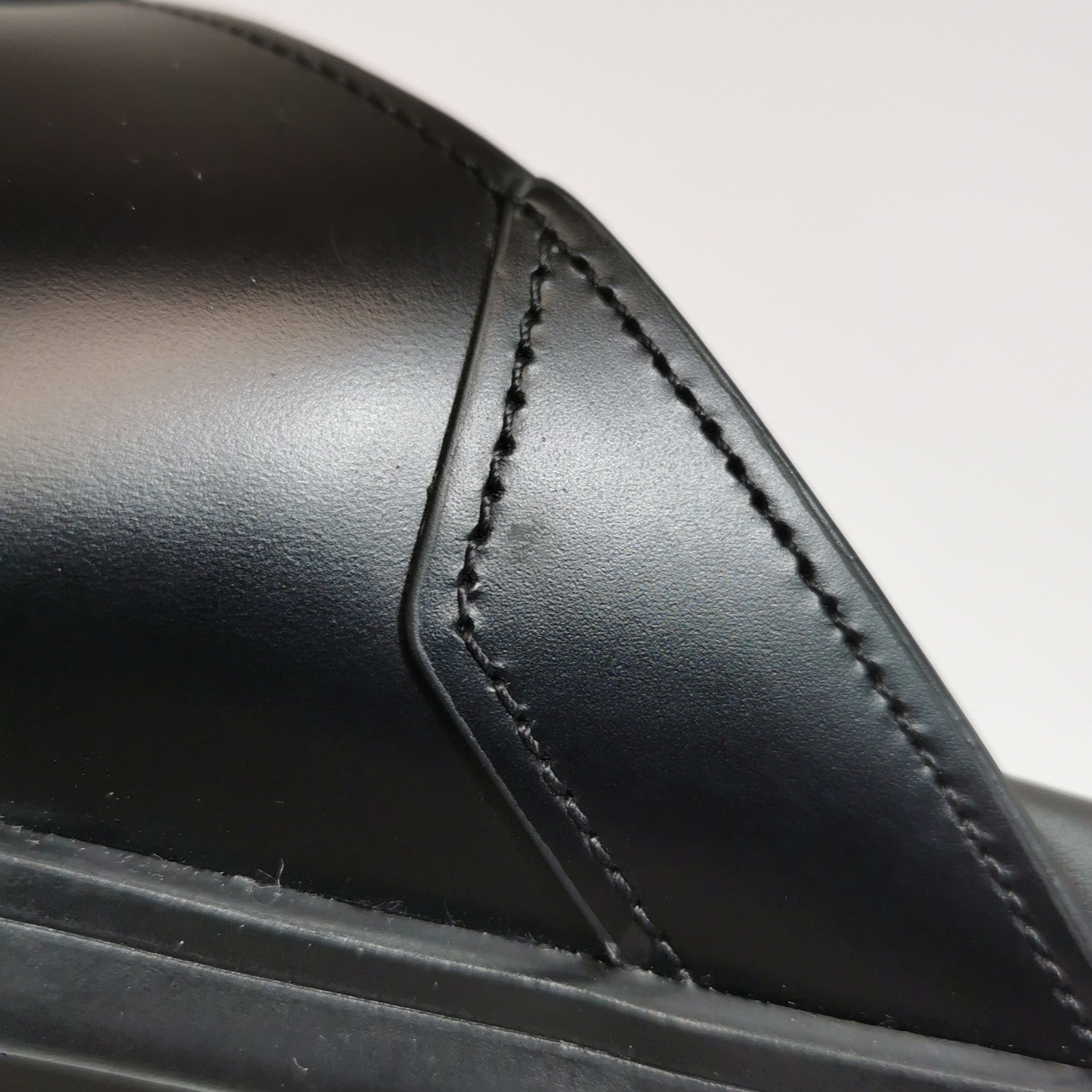 Prada Prada Logo Leather Flip Flops EU 40 Size US 7 / EU 40 - 8 Thumbnail