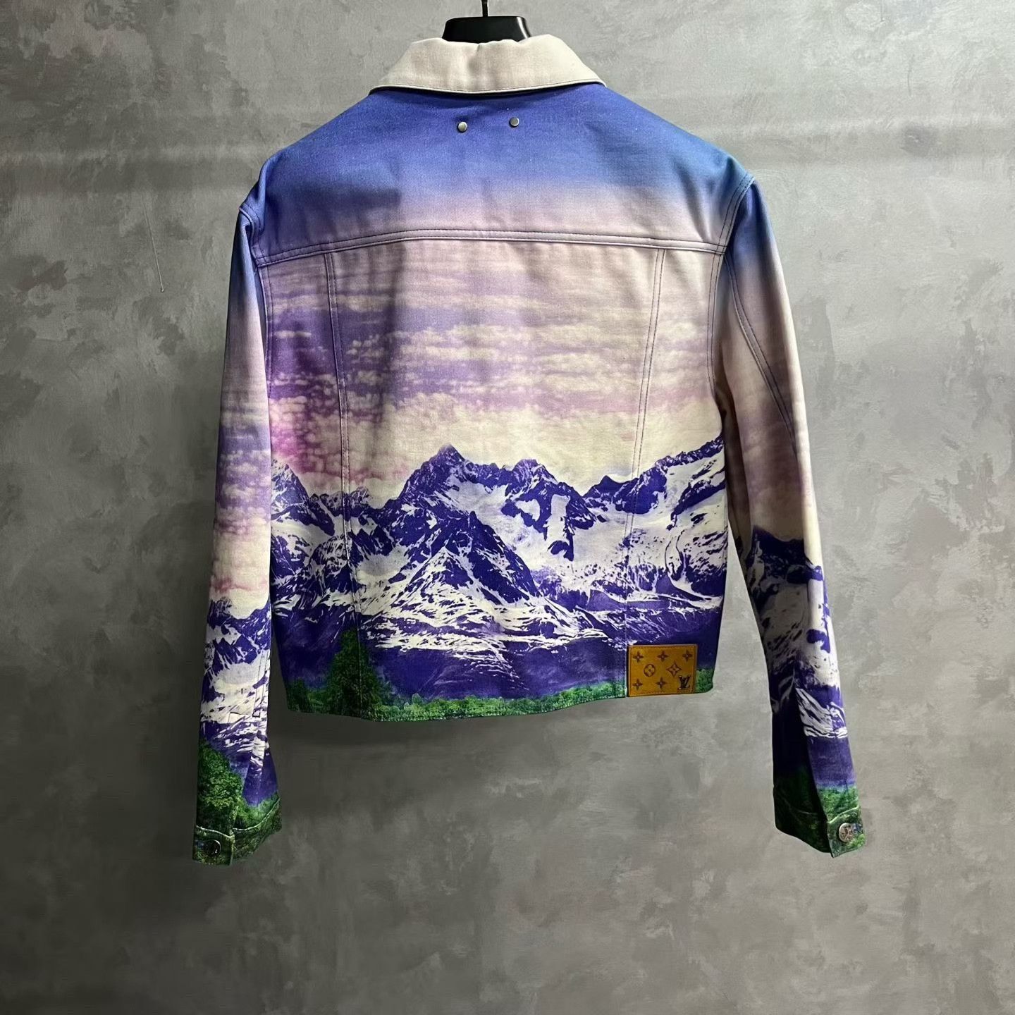 Louis Vuitton Louis Vuitton Multi Light Jacket s Men Size US S / EU 44-46 / 1 - 2 Thumbnail