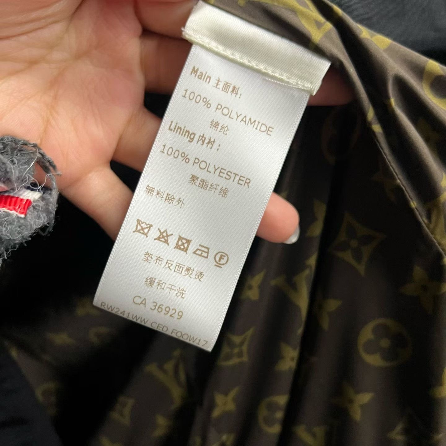 Louis Vuitton Louis Vuitton Casual Cotton Black Down Jacket us_2 Women Size XS / US 0-2 / IT 36-38 - 5 Thumbnail
