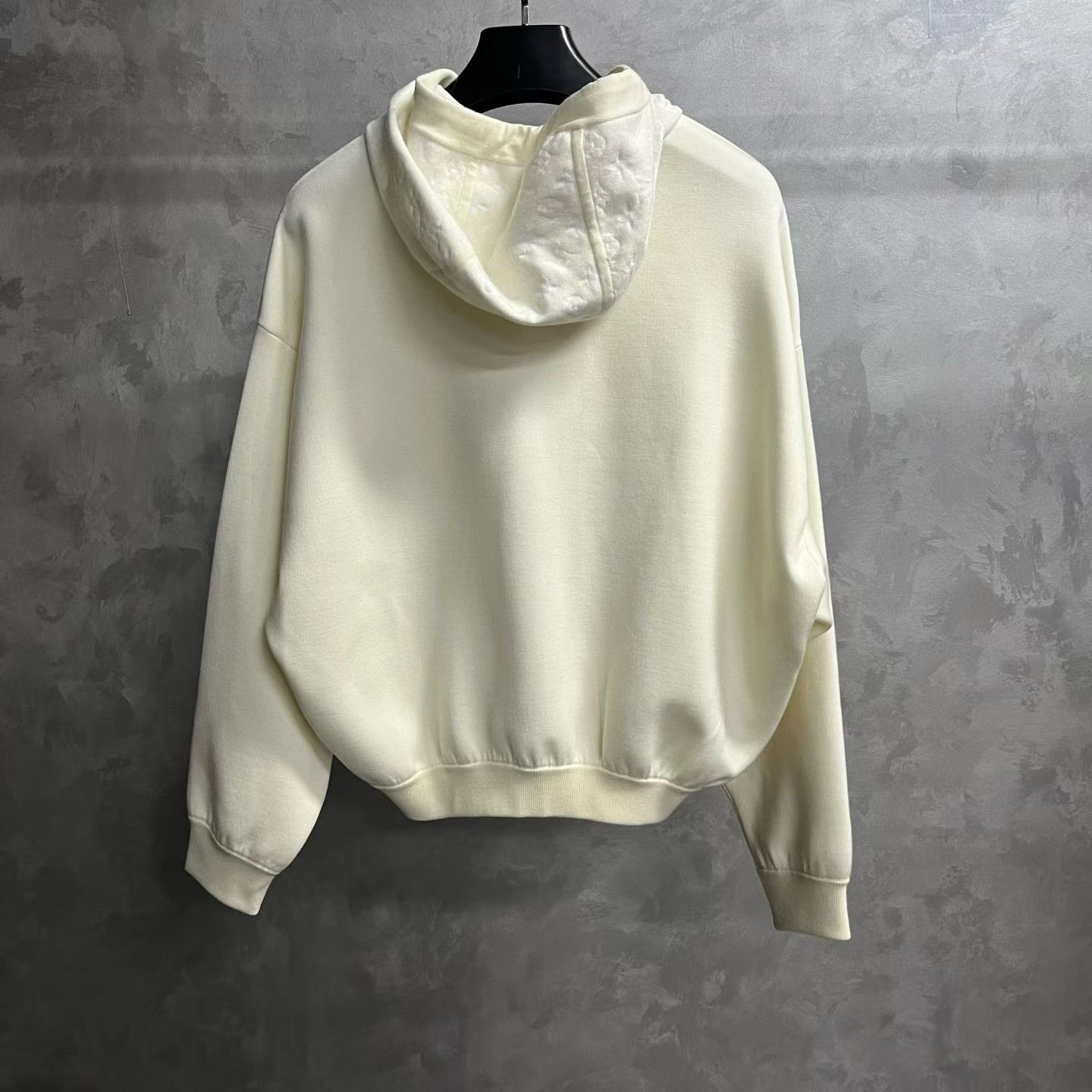 Louis Vuitton Louis Vuitton White Sweater S Women Size S / US 4 / IT 40 - 2 Thumbnail