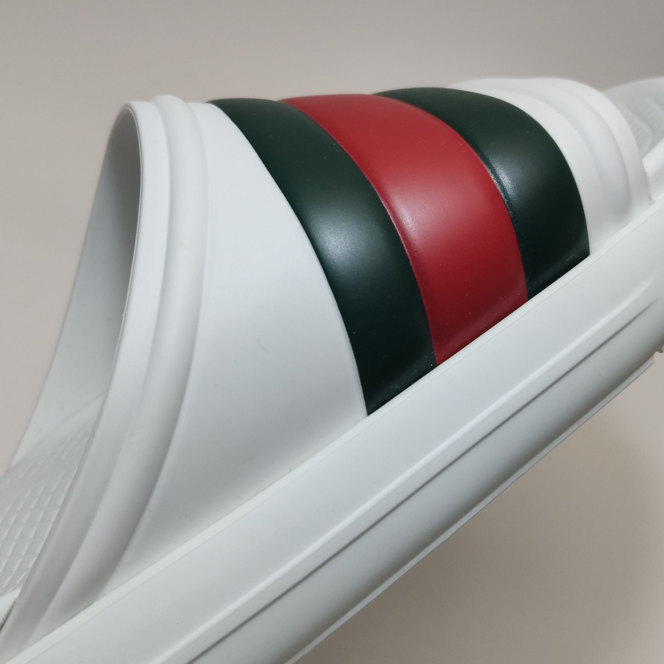 Gucci Gucci Web Stripe Rubber Slides Size 43 Size US 10 / EU 43 - 8 Thumbnail