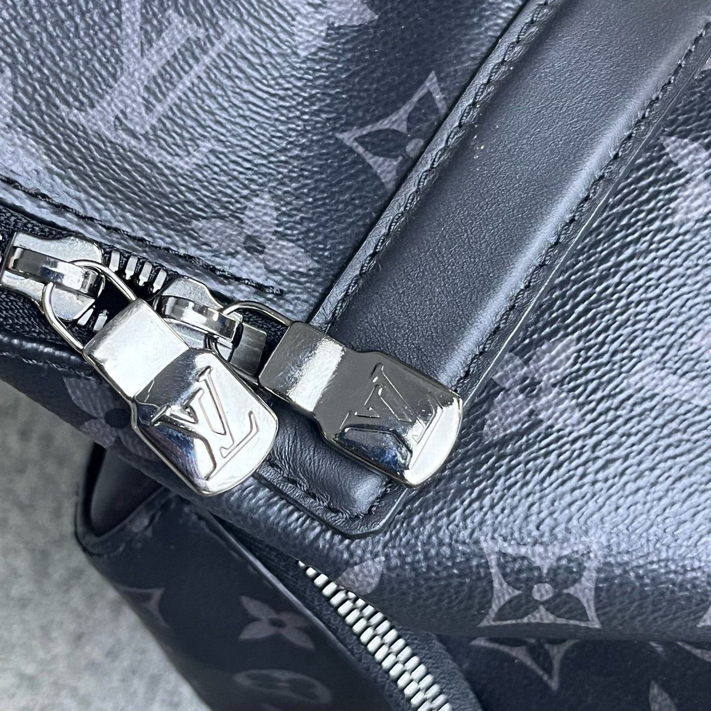 Louis Vuitton Louis Vuitton Leather Black Bag one size Men Size ONE SIZE - 5 Thumbnail