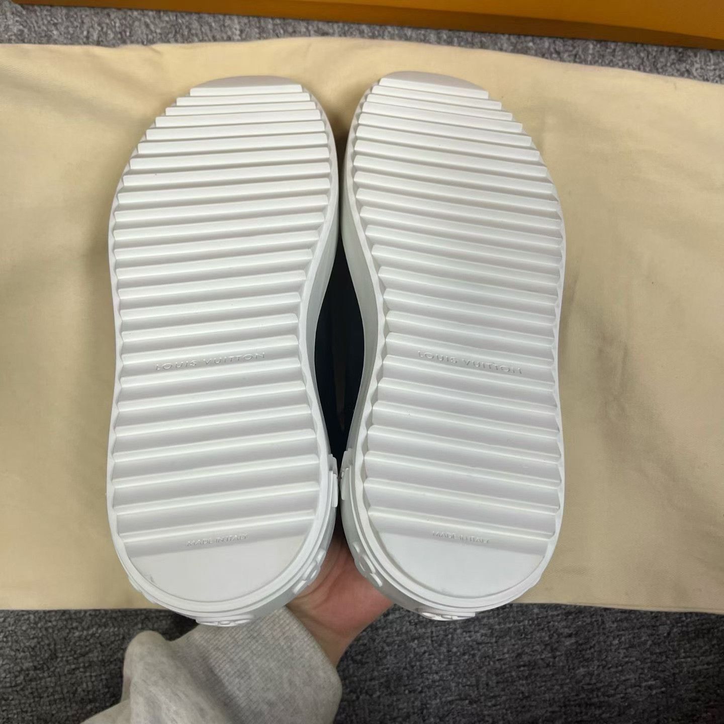 Louis Vuitton Louis Vuitton Casual Black Lowtop Sneakers us_5-5 Women Size US 5.5 / IT 35.5 - 4 Thumbnail