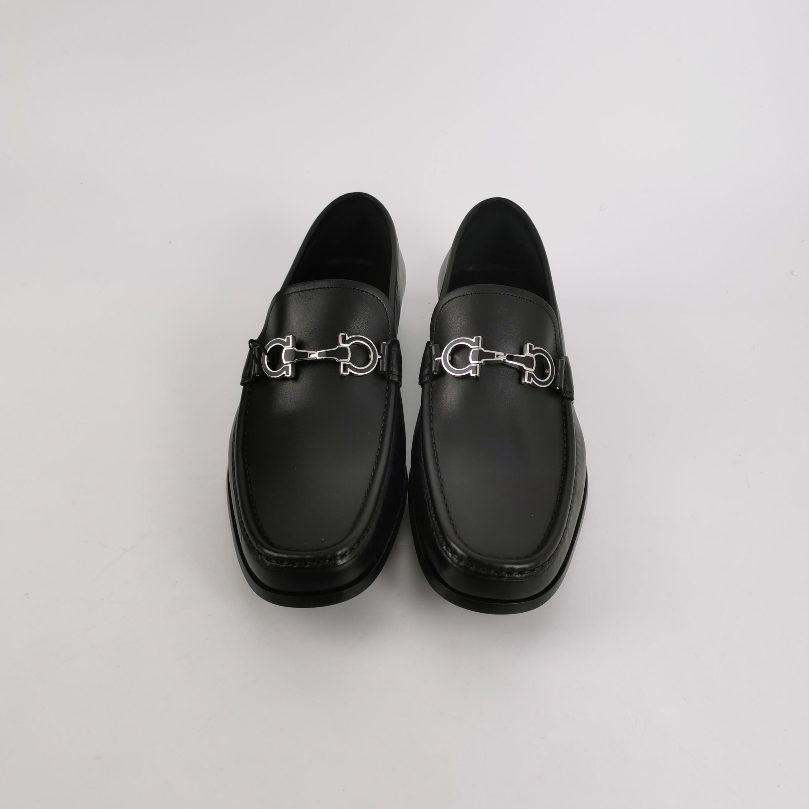 Salvatore Ferragamo Salvatore Ferragamo Gancini Leather Loafers Size 9 Size US 9 / EU 42 - 4 Thumbnail