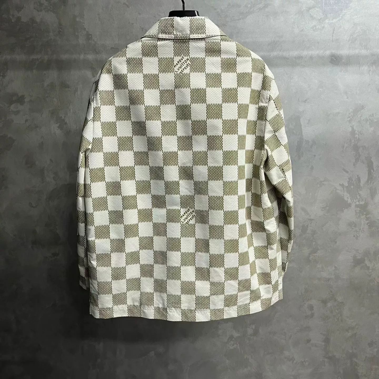 Louis Vuitton Louis Vuitton Checkered White Light Jacket m Men Size US M / EU 48-50 / 2 - 2 Thumbnail