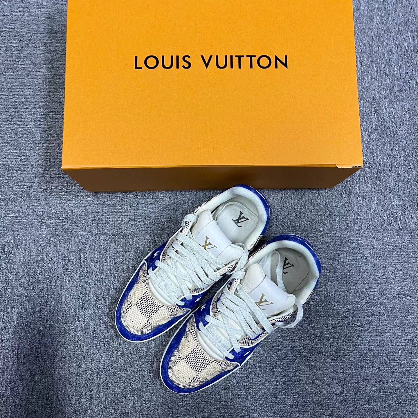Louis Vuitton Louis Vuitton Blue Lowtop Sneakers 9 Men Size US 9 / EU 42 - 2 Thumbnail