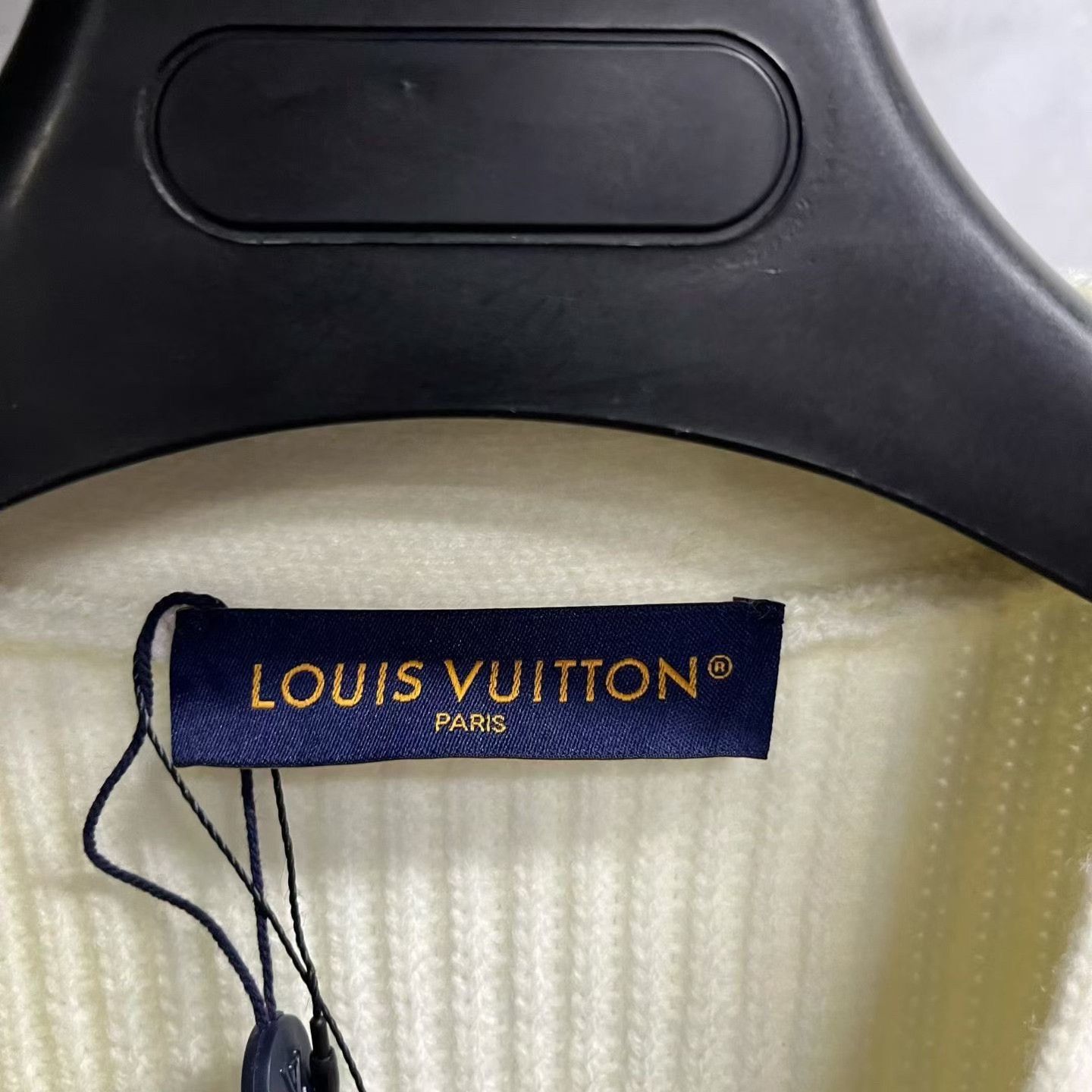 Louis Vuitton Louis Vuitton Printed Graphic Sweater l Men Size US L / EU 52-54 / 3 - 3 Thumbnail